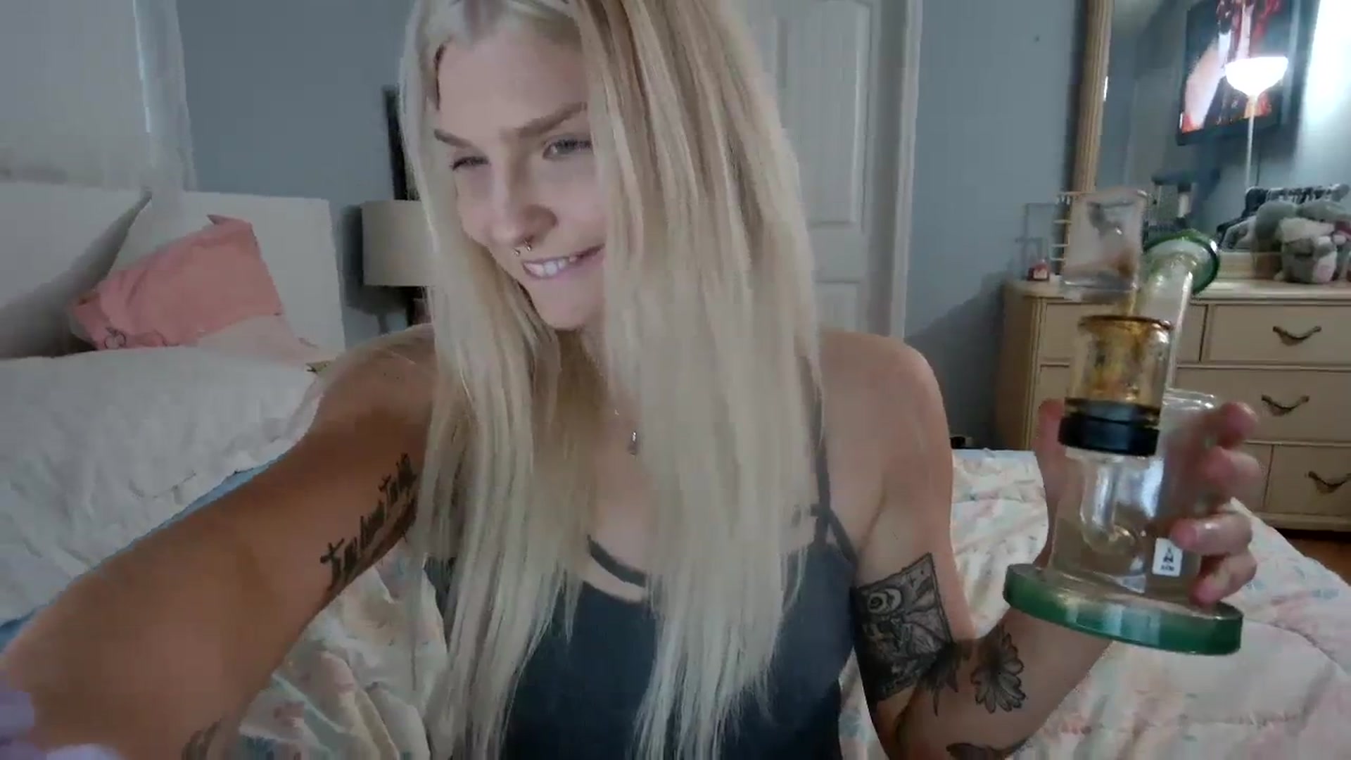 Gallery image thumbnail from DuckChan0's myfreecams stream on, 04/14/2024, 24:01 image 13 of 20