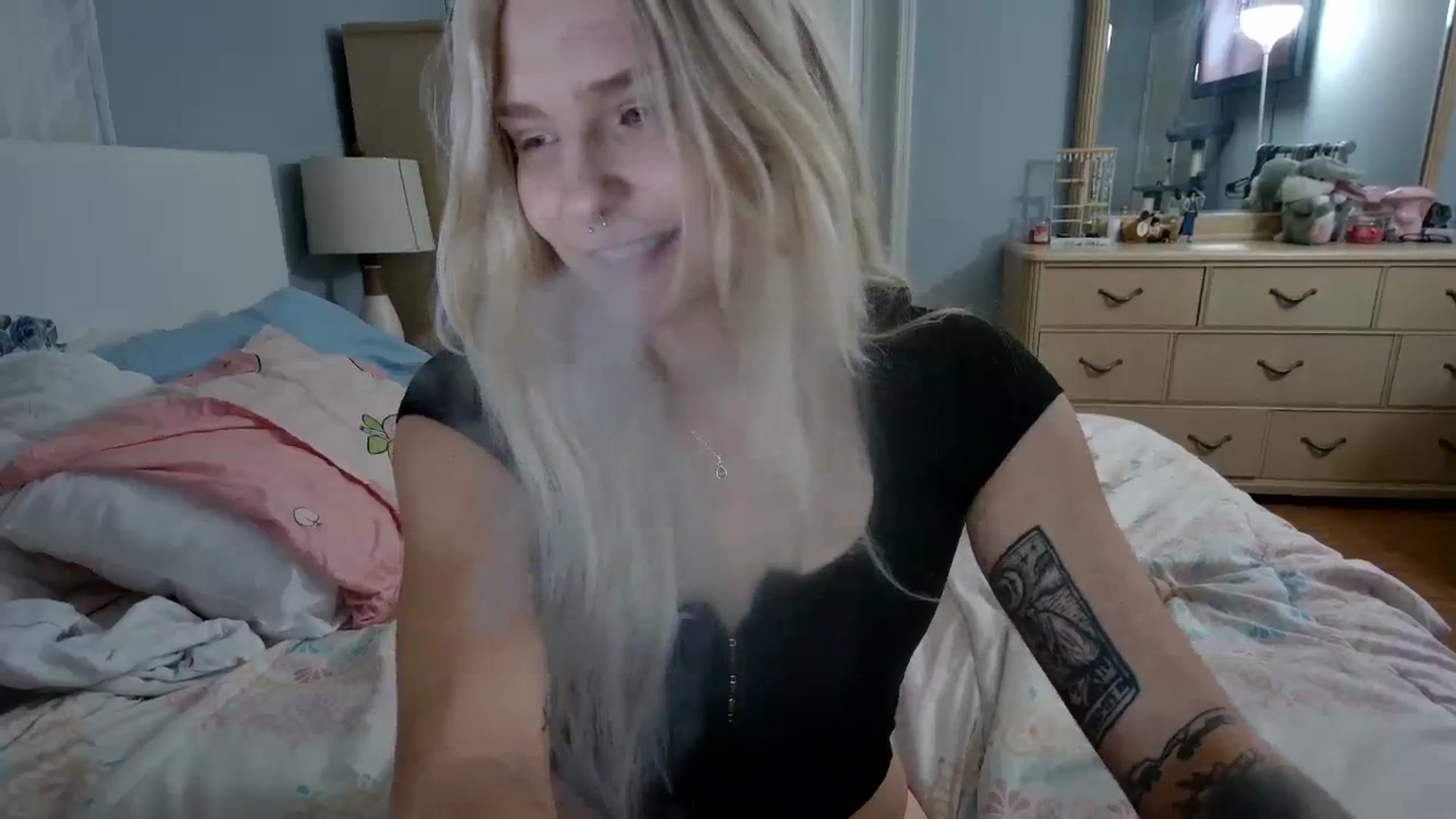 Gallery image thumbnail from DuckChan0's myfreecams stream on, 04/15/2024, 24:03 image 7 of 20