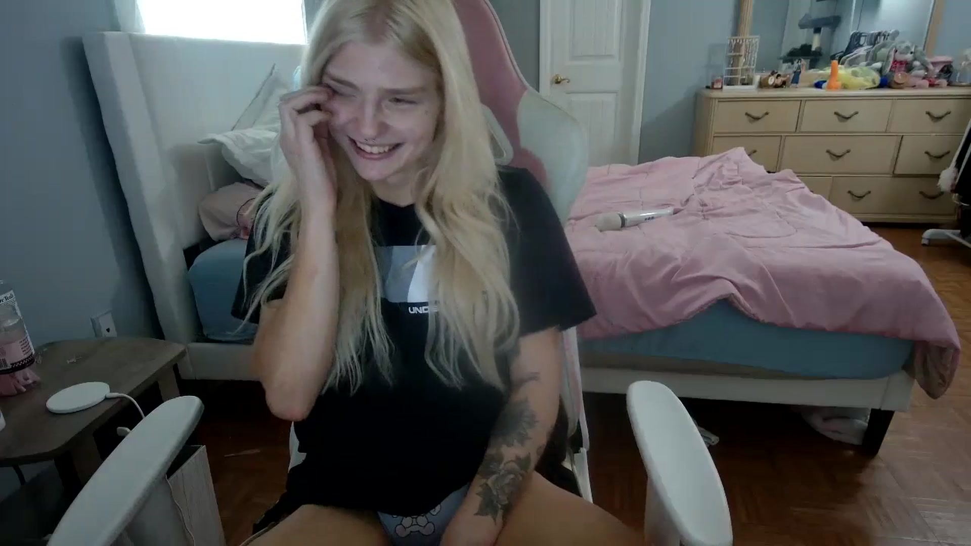 Gallery image thumbnail from DuckChan0's myfreecams stream on, 04/19/2024, 16:48 image 2 of 20