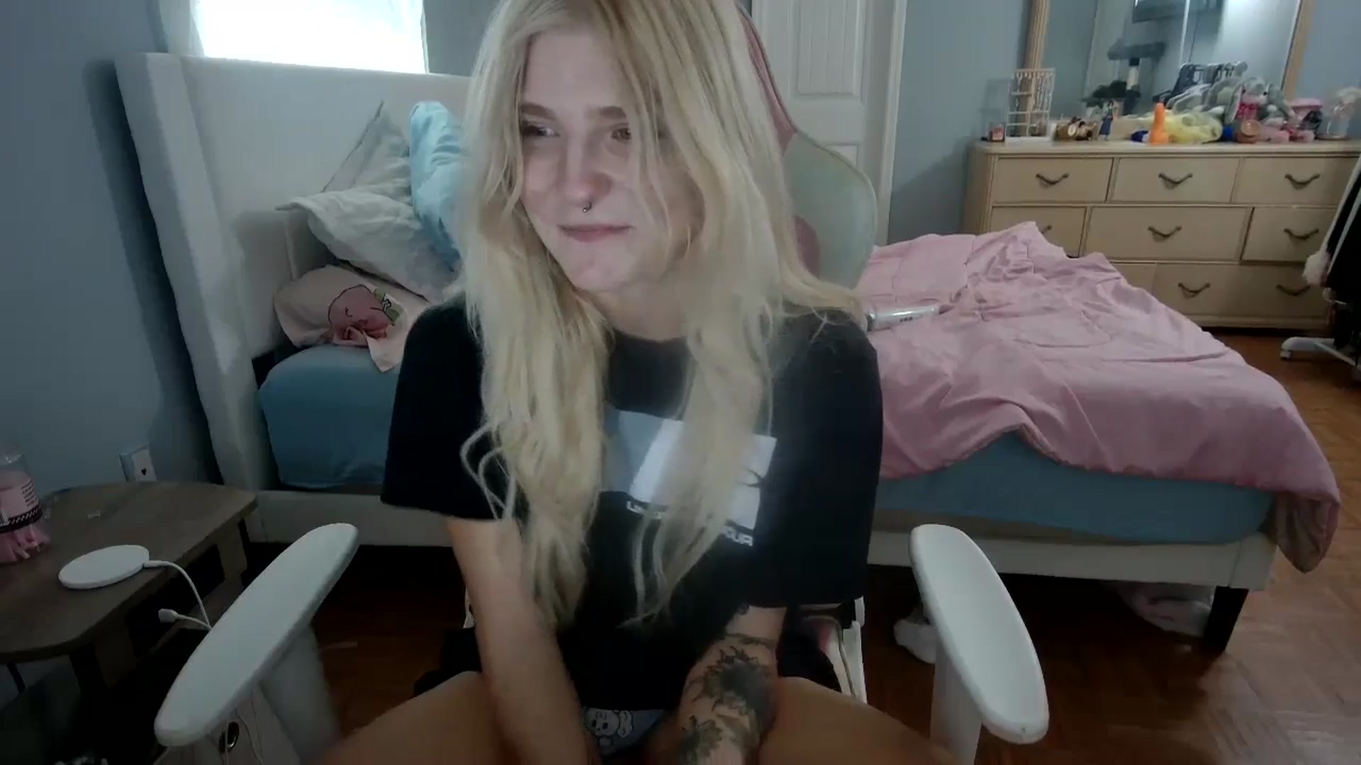 Gallery image thumbnail from DuckChan0's myfreecams stream on, 04/19/2024, 16:48 image 16 of 20