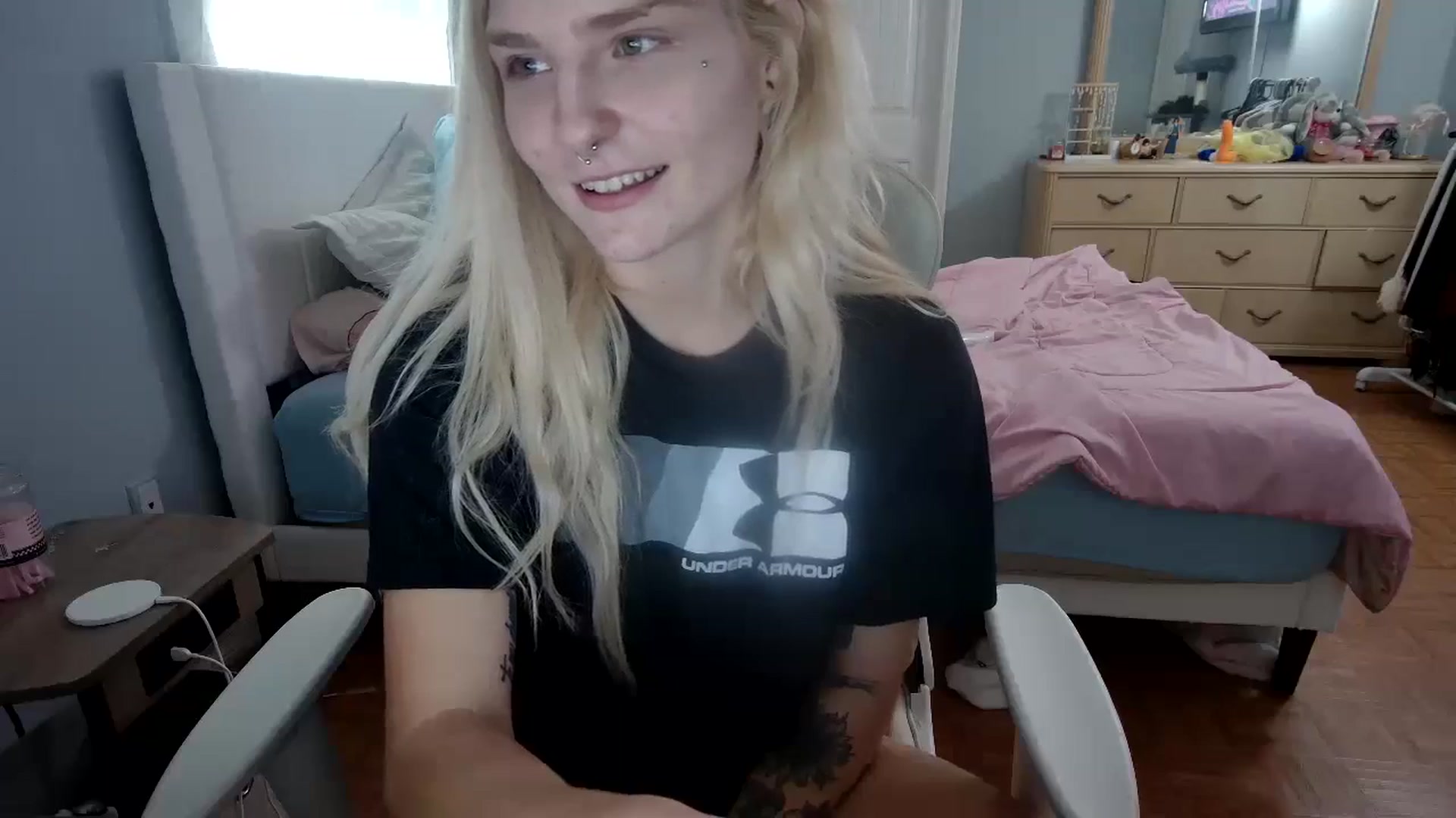 Gallery image thumbnail from DuckChan0's myfreecams stream on, 04/19/2024, 16:48 image 9 of 20