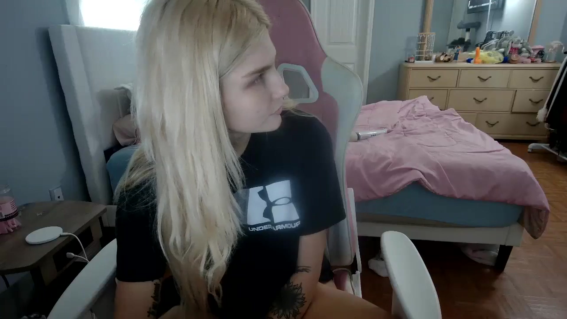 Gallery image thumbnail from DuckChan0's myfreecams stream on, 04/19/2024, 16:48 image 10 of 20