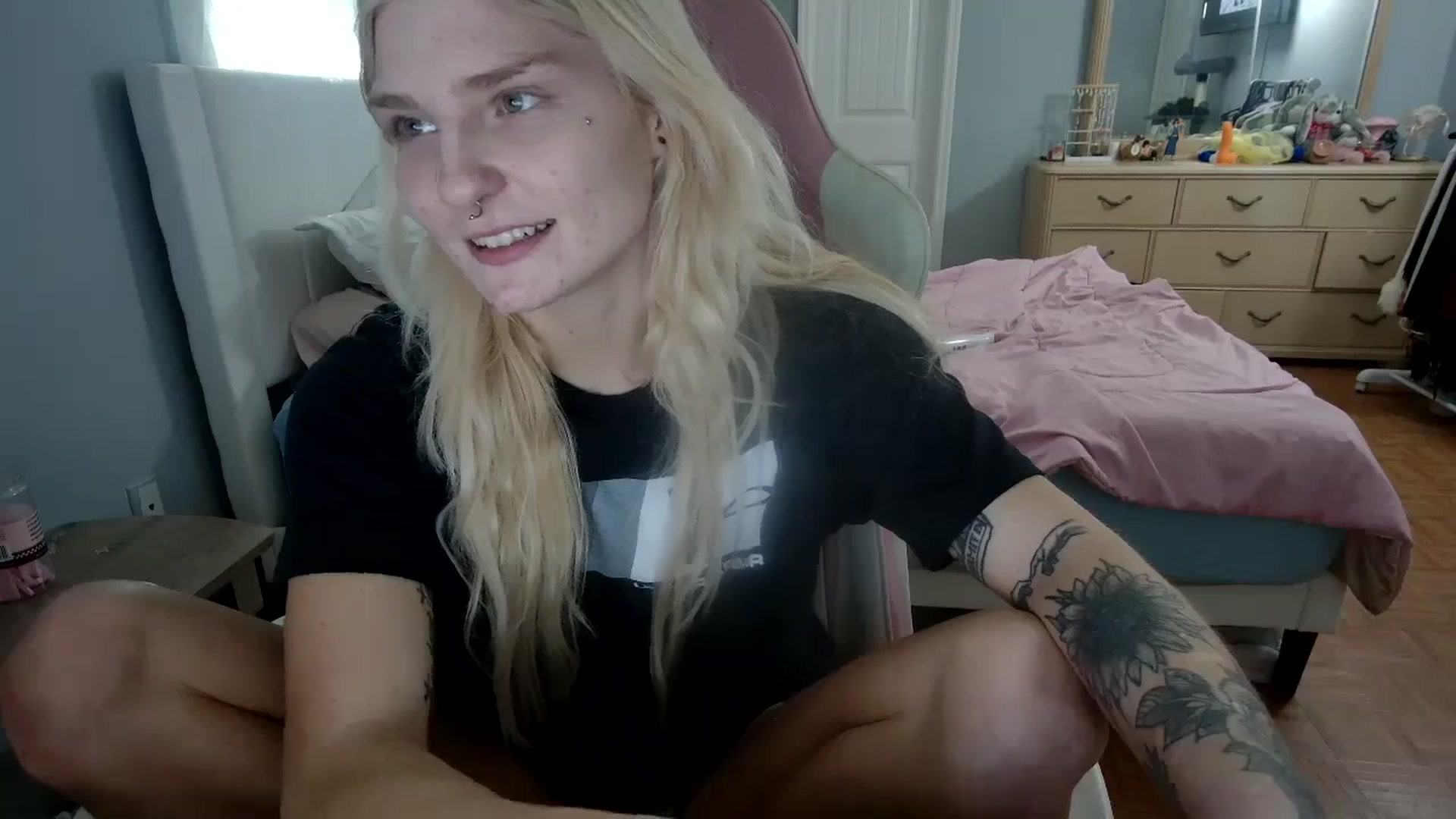 Gallery image thumbnail from DuckChan0's myfreecams stream on, 04/19/2024, 16:48 image 14 of 20