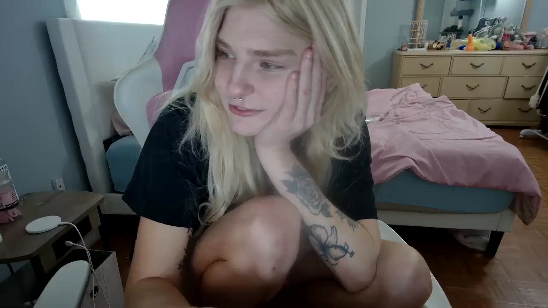 Gallery image thumbnail from DuckChan0's myfreecams stream on, 04/19/2024, 16:48 image 3 of 20
