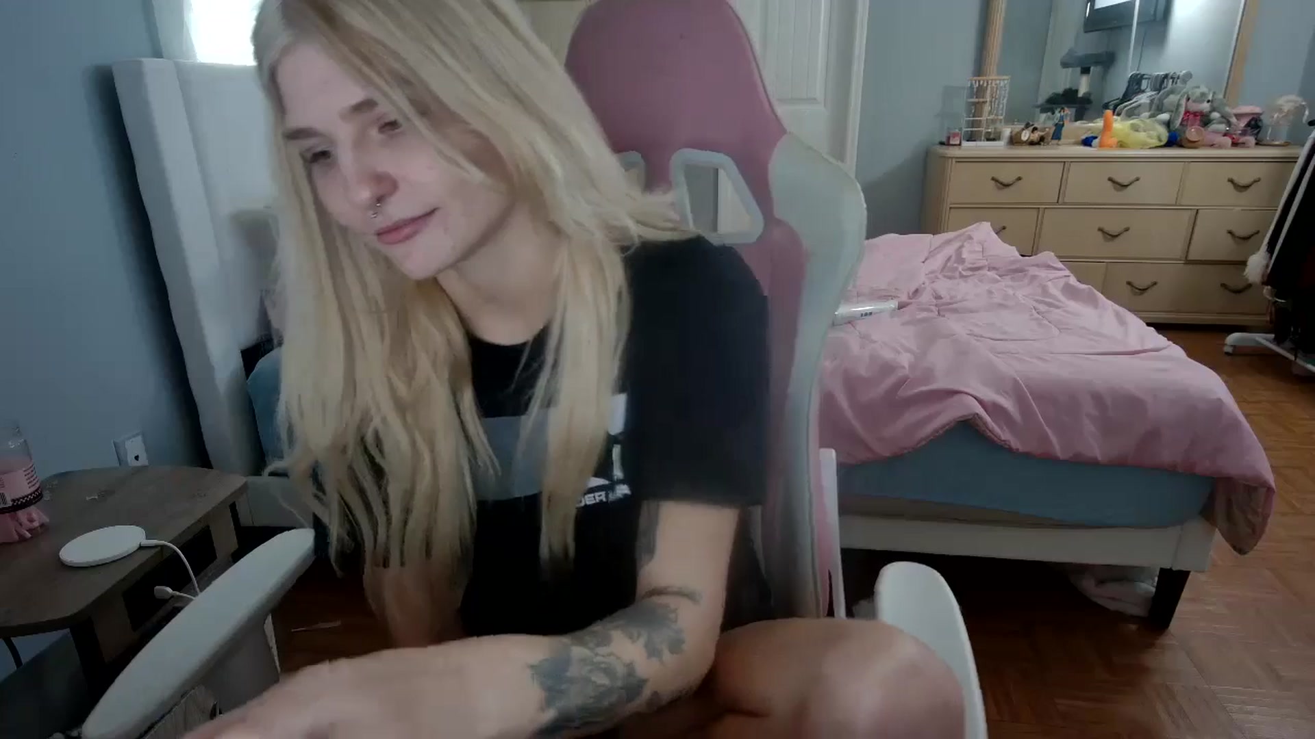 Gallery image thumbnail from DuckChan0's myfreecams stream on, 04/19/2024, 16:48 image 11 of 20