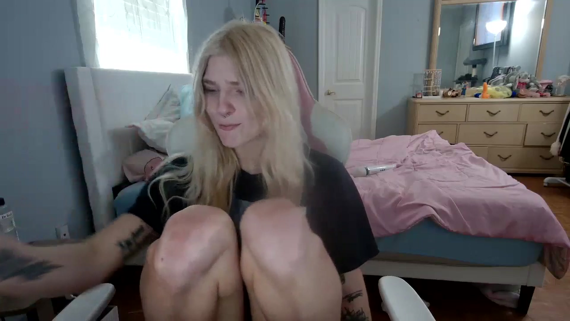 Gallery image thumbnail from DuckChan0's myfreecams stream on, 04/19/2024, 16:48 image 5 of 20