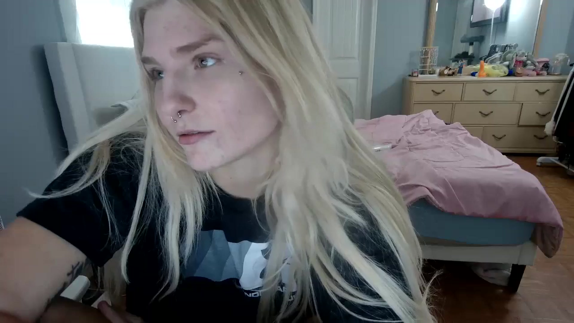 Gallery image thumbnail from DuckChan0's myfreecams stream on, 04/19/2024, 16:48 image 4 of 20