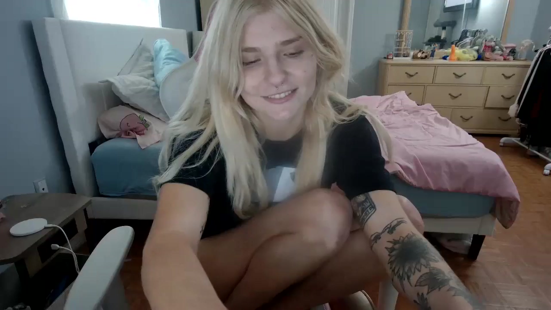 Gallery image thumbnail from DuckChan0's myfreecams stream on, 04/19/2024, 16:48 image 8 of 20