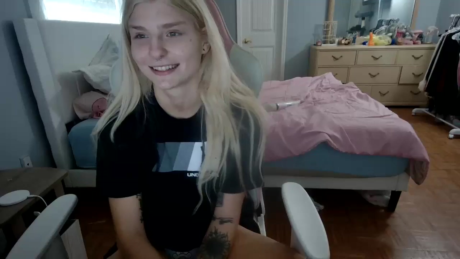 Gallery image thumbnail from DuckChan0's myfreecams stream on, 04/19/2024, 16:48 image 1 of 20