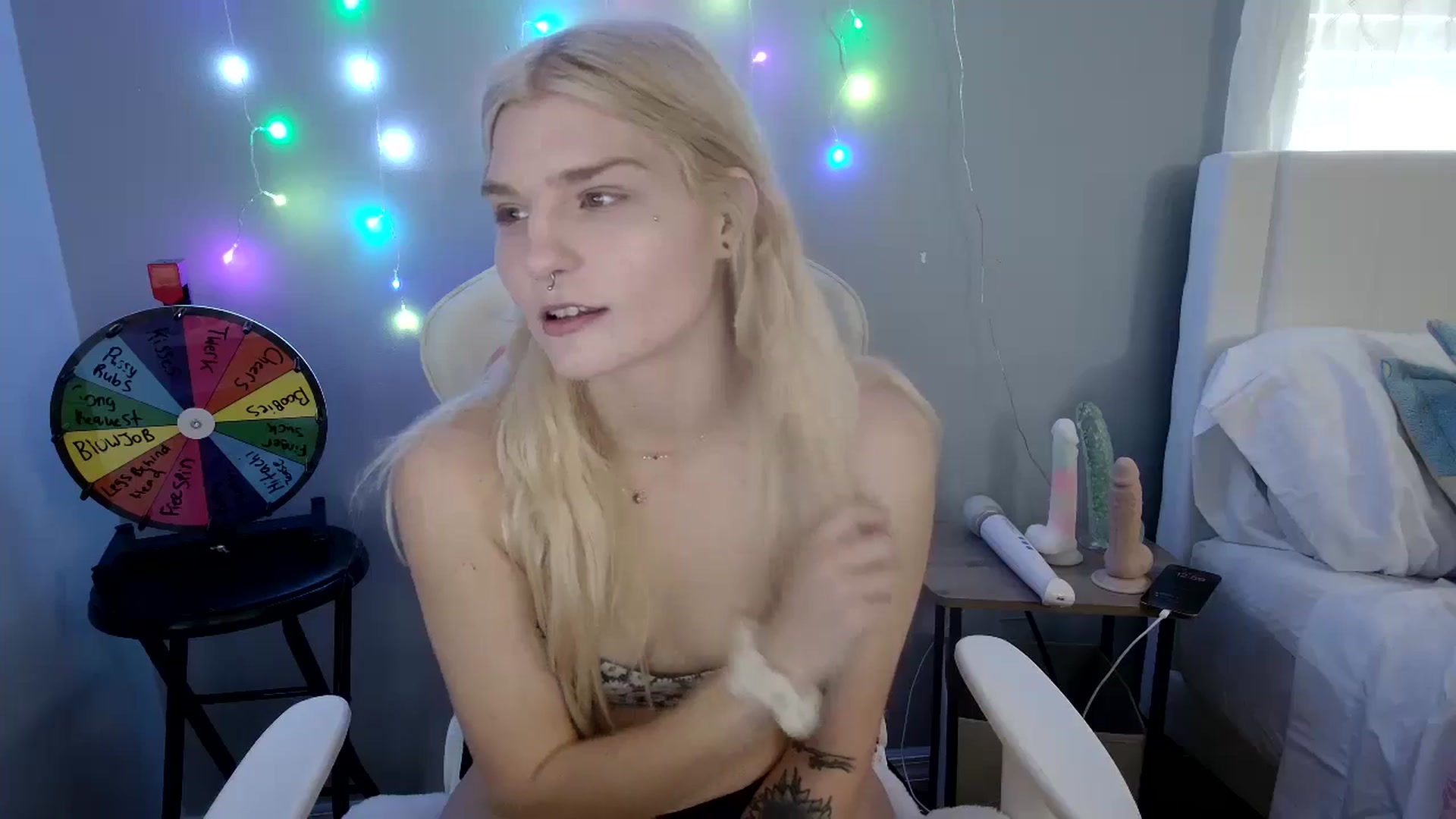 Gallery image thumbnail from DuckChan0's myfreecams stream on, 04/23/2024, 17:13 image 13 of 20