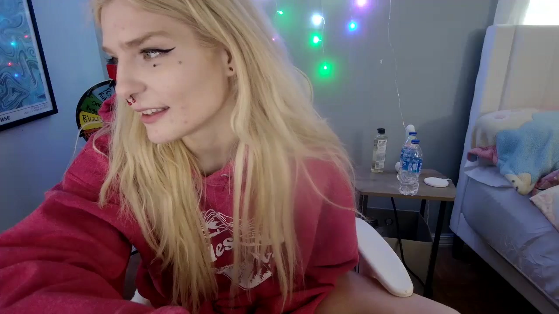 Gallery image thumbnail from DuckChan0's myfreecams stream on, 04/25/2024, 15:25 image 6 of 20