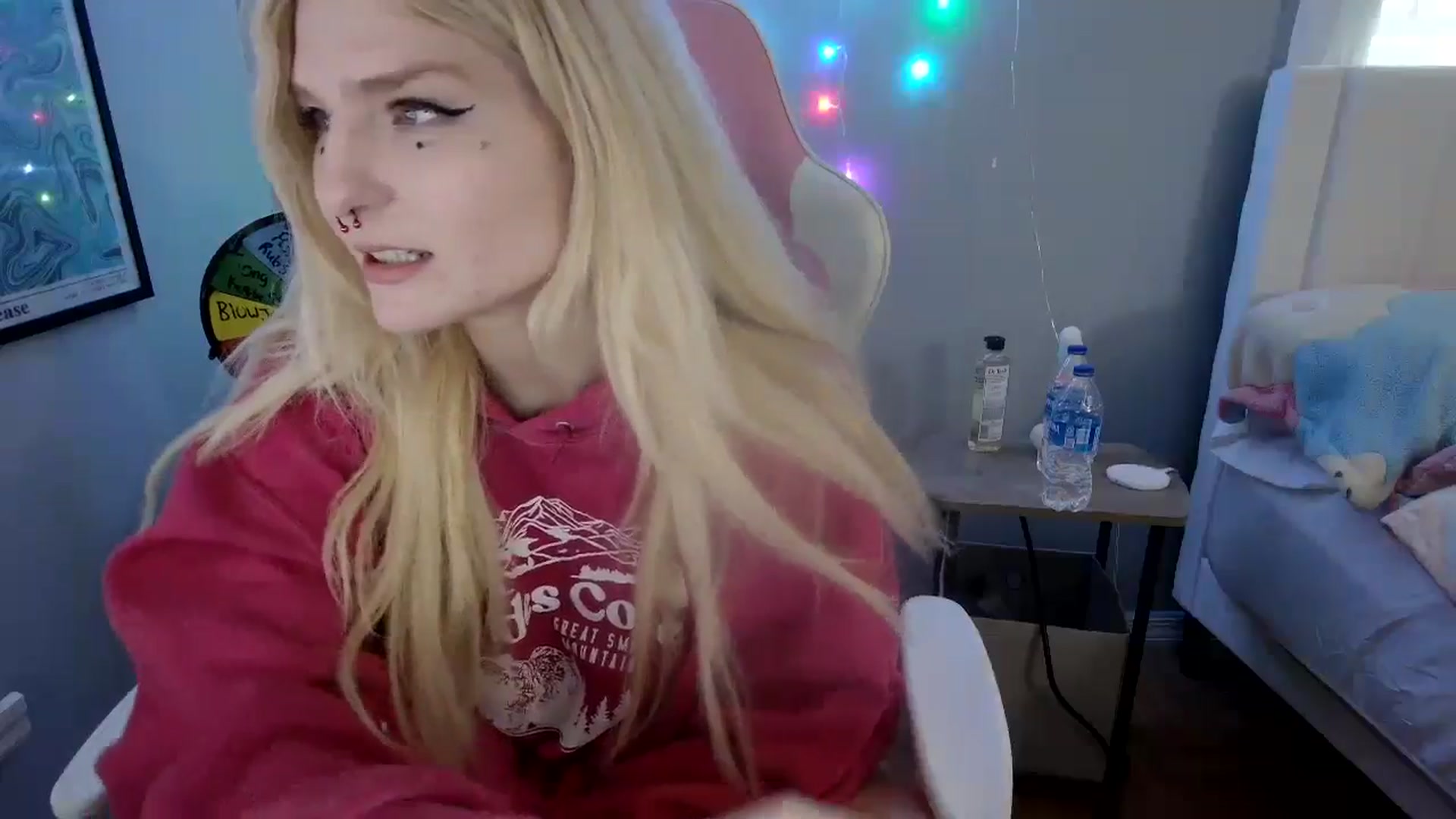 Gallery image thumbnail from DuckChan0's myfreecams stream on, 04/25/2024, 15:25 image 7 of 20