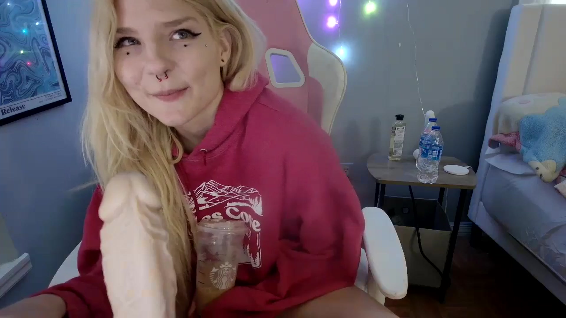 Gallery image thumbnail from DuckChan0's myfreecams stream on, 04/25/2024, 15:25 image 15 of 20