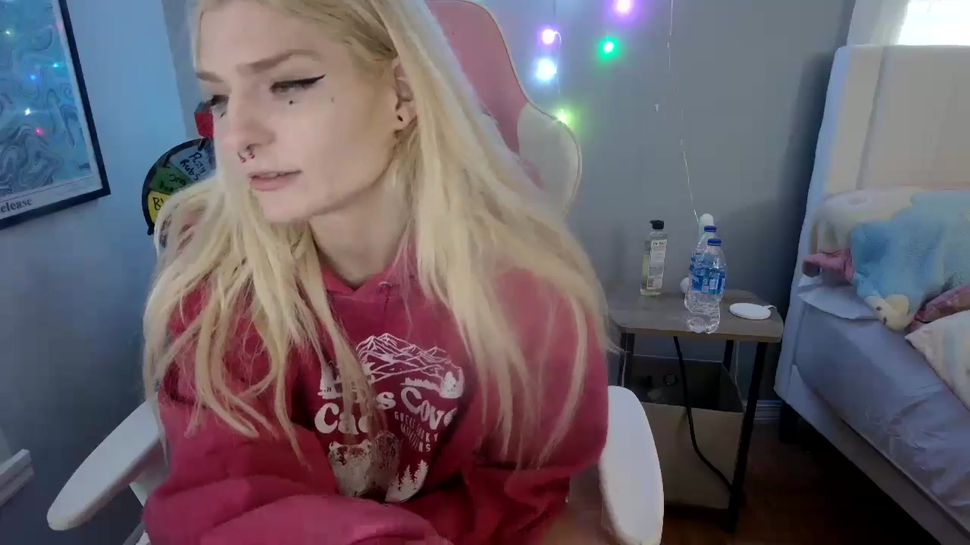 Gallery image thumbnail from DuckChan0's myfreecams stream on, 04/25/2024, 15:25 image 8 of 20