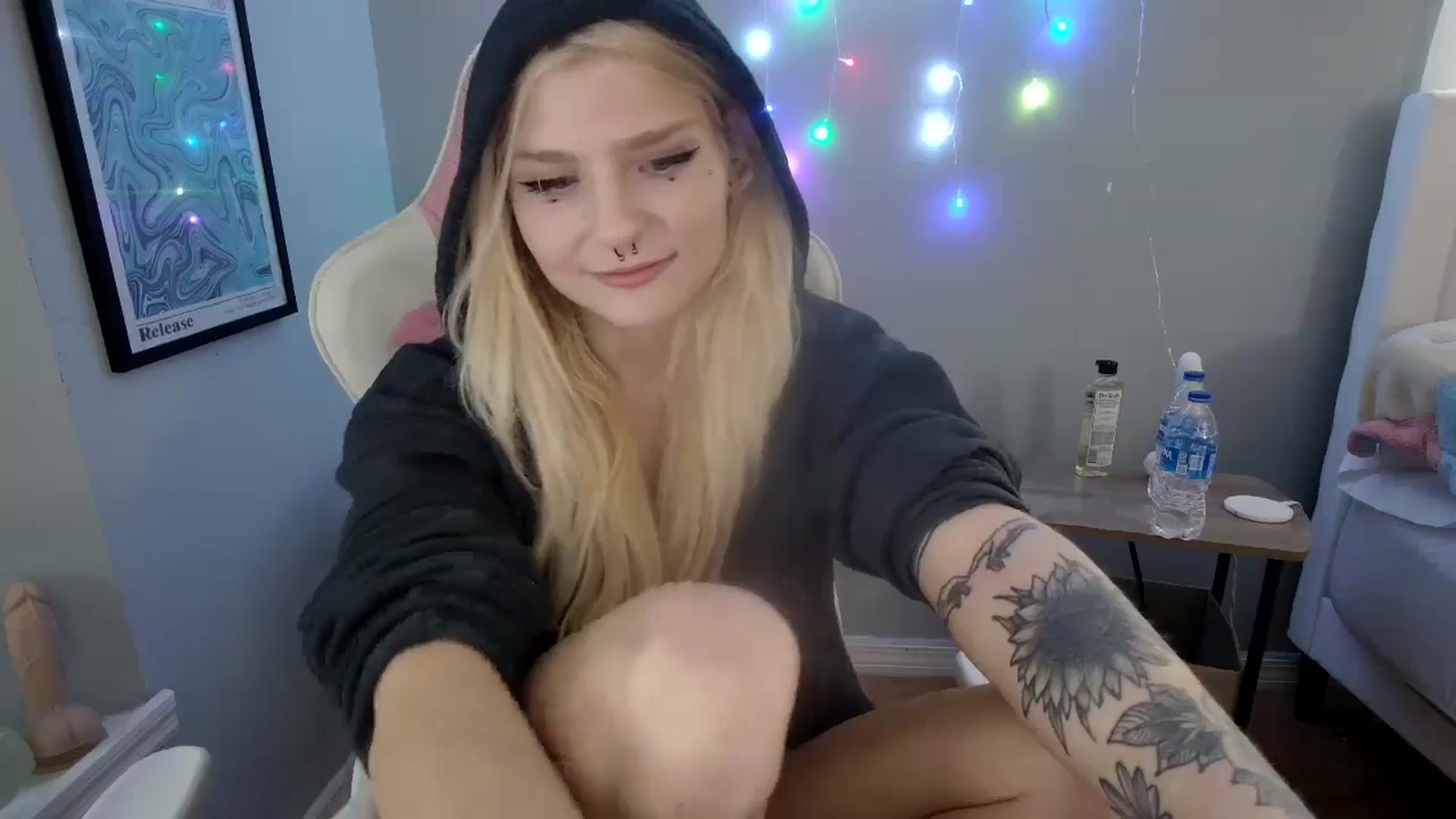Gallery image thumbnail from DuckChan0's myfreecams stream on, 04/25/2024, 16:23 image 9 of 20