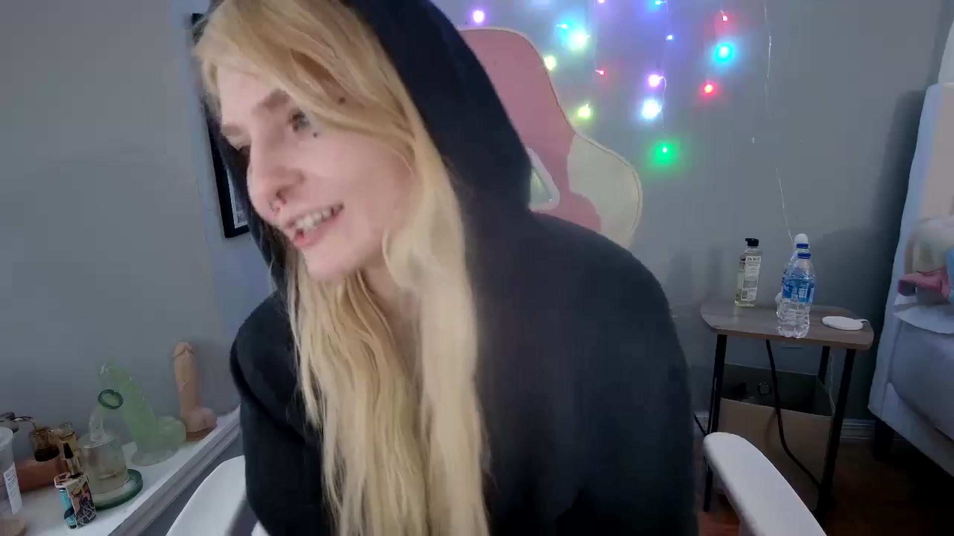 Gallery image thumbnail from DuckChan0's myfreecams stream on, 04/25/2024, 16:23 image 17 of 20