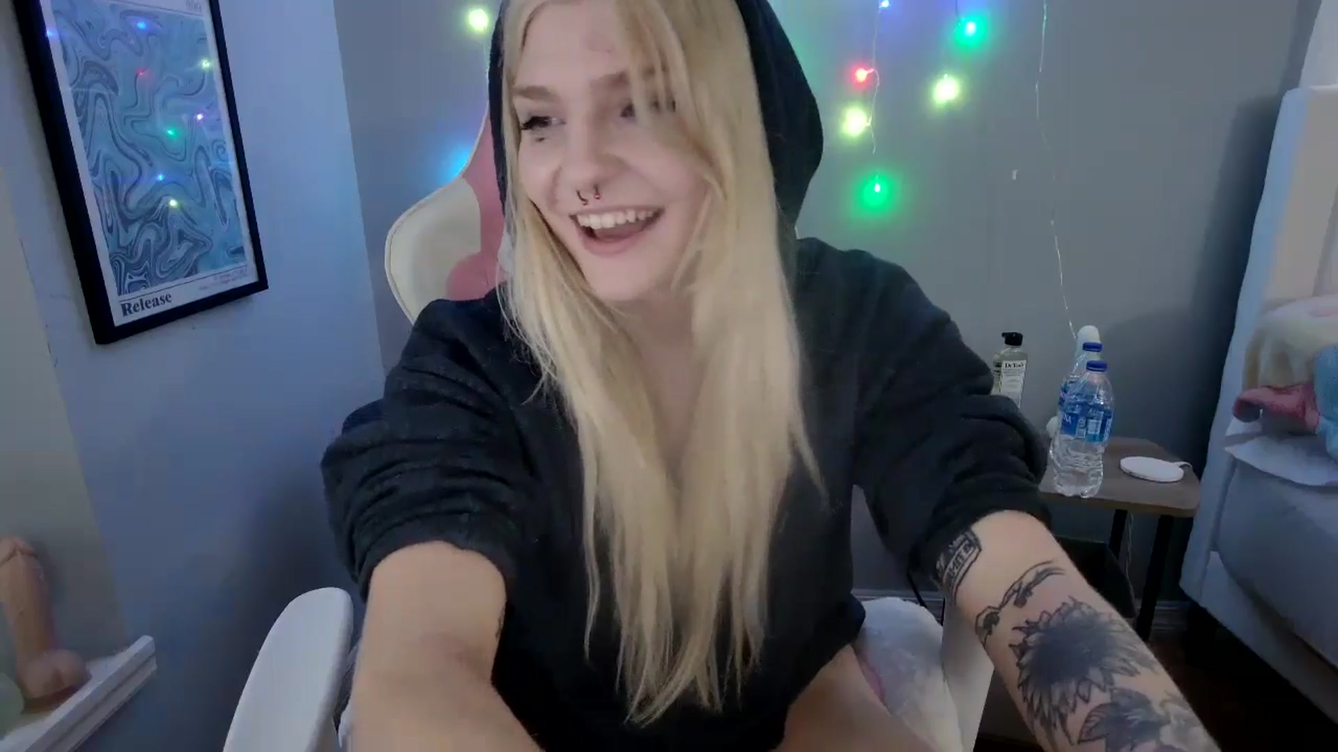 Gallery image thumbnail from DuckChan0's myfreecams stream on, 04/25/2024, 16:23 image 3 of 20