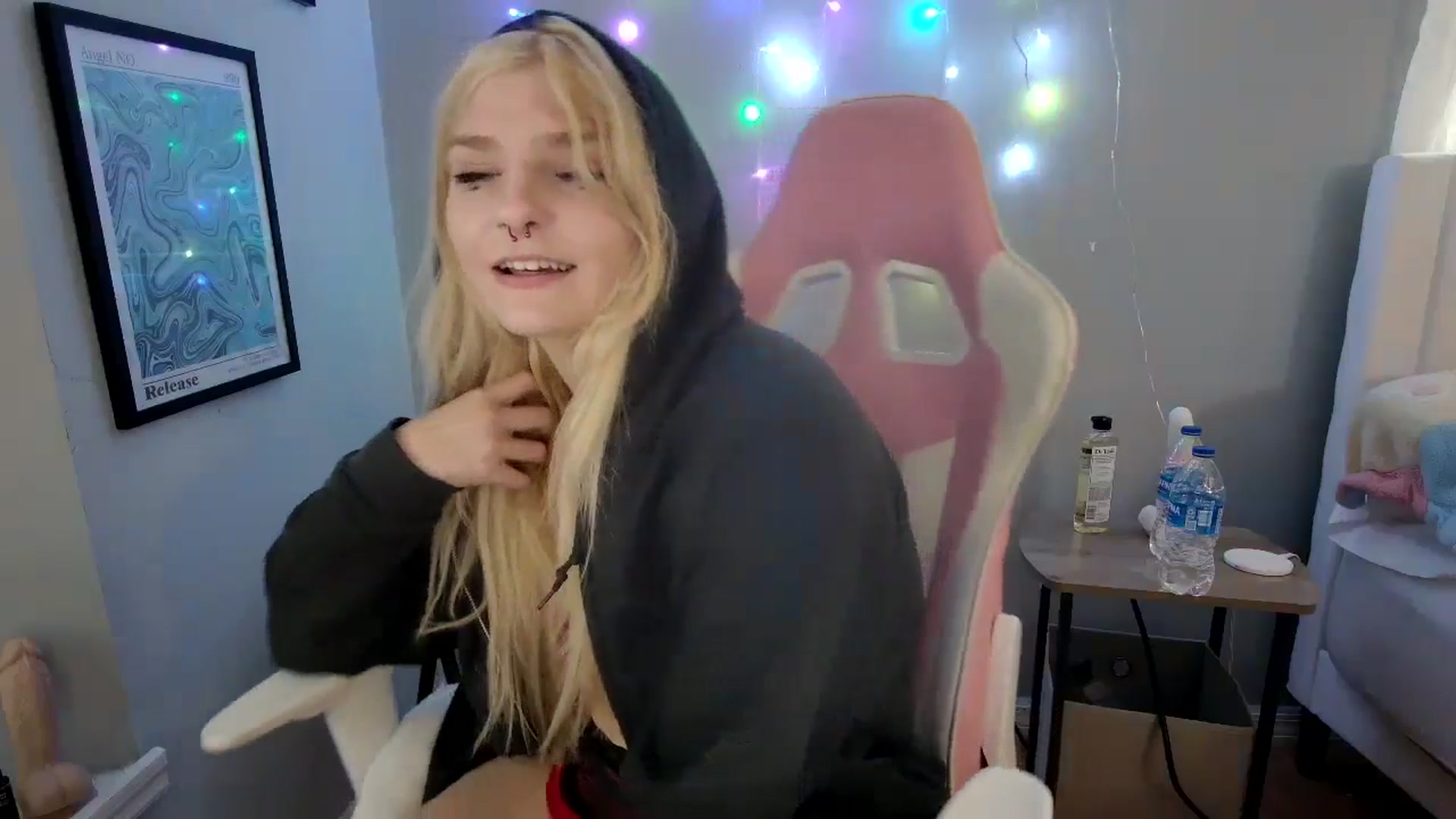 Gallery image thumbnail from DuckChan0's myfreecams stream on, 04/25/2024, 16:23 image 2 of 20