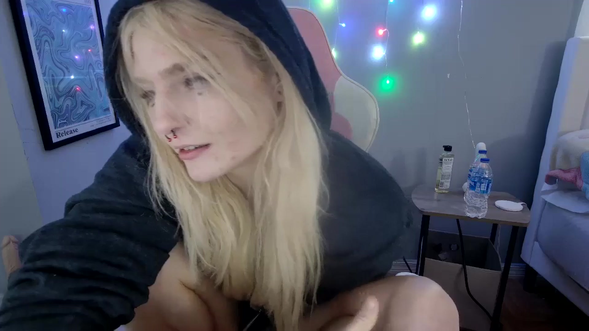 Gallery image thumbnail from DuckChan0's myfreecams stream on, 04/25/2024, 16:23 image 8 of 20