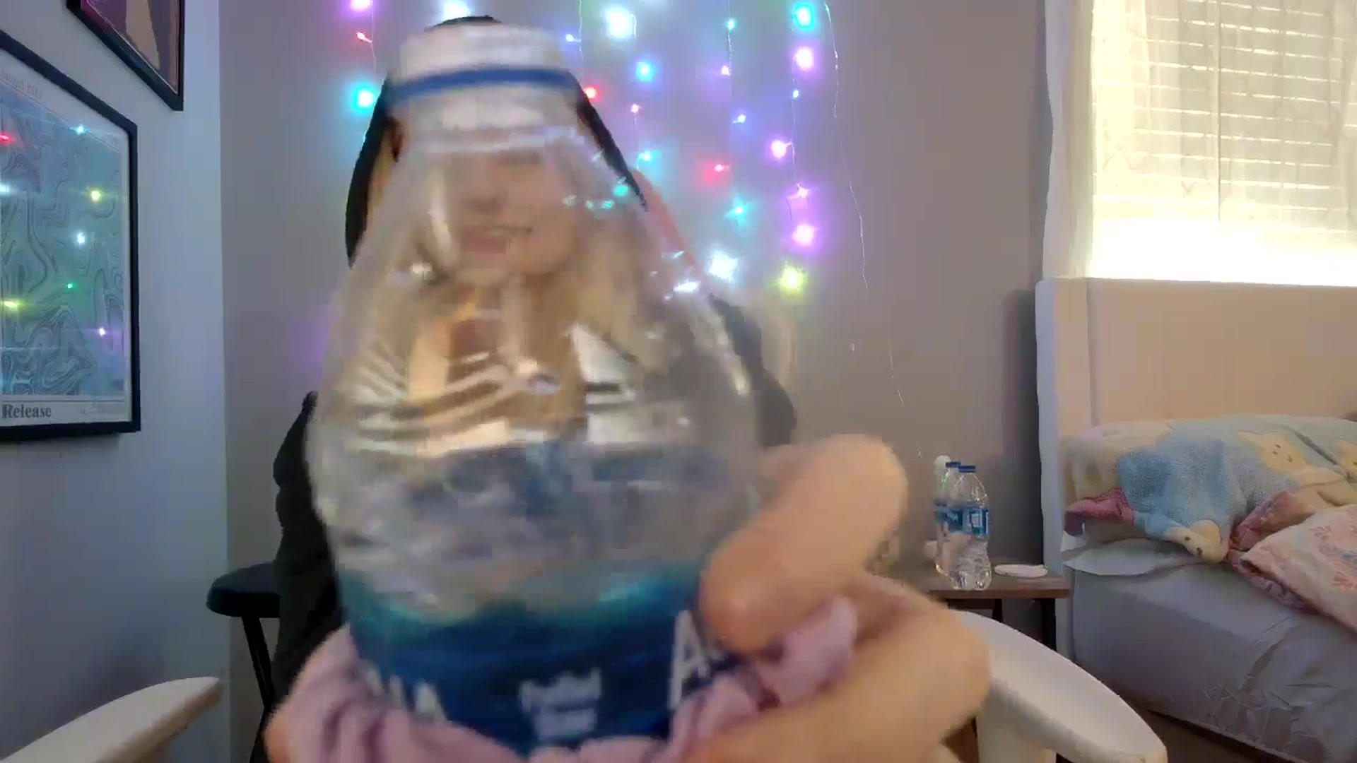 Gallery image thumbnail from DuckChan0's myfreecams stream on, 04/25/2024, 16:23 image 11 of 20