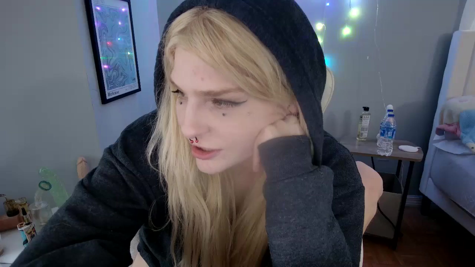 Gallery image thumbnail from DuckChan0's myfreecams stream on, 04/25/2024, 16:23 image 16 of 20