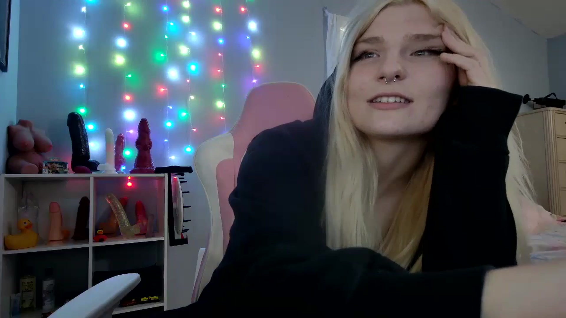 Gallery image thumbnail from DuckChan0's myfreecams stream on, 04/27/2024, 22:27 image 17 of 20