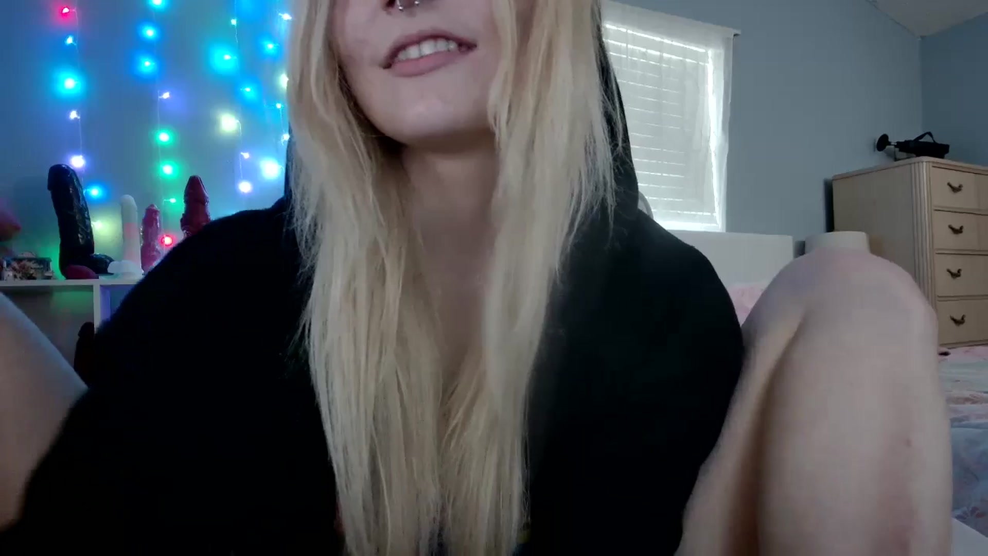Gallery image thumbnail from DuckChan0's myfreecams stream on, 04/27/2024, 22:27 image 16 of 20