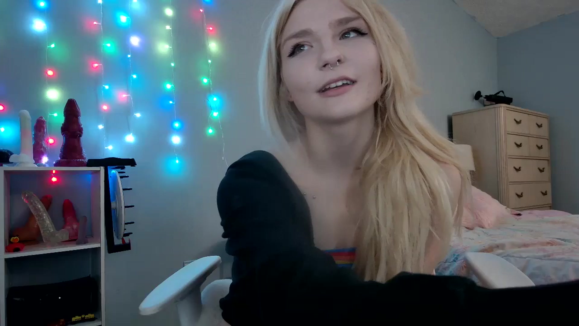 Gallery image thumbnail from DuckChan0's myfreecams stream on, 04/27/2024, 22:27 image 1 of 20