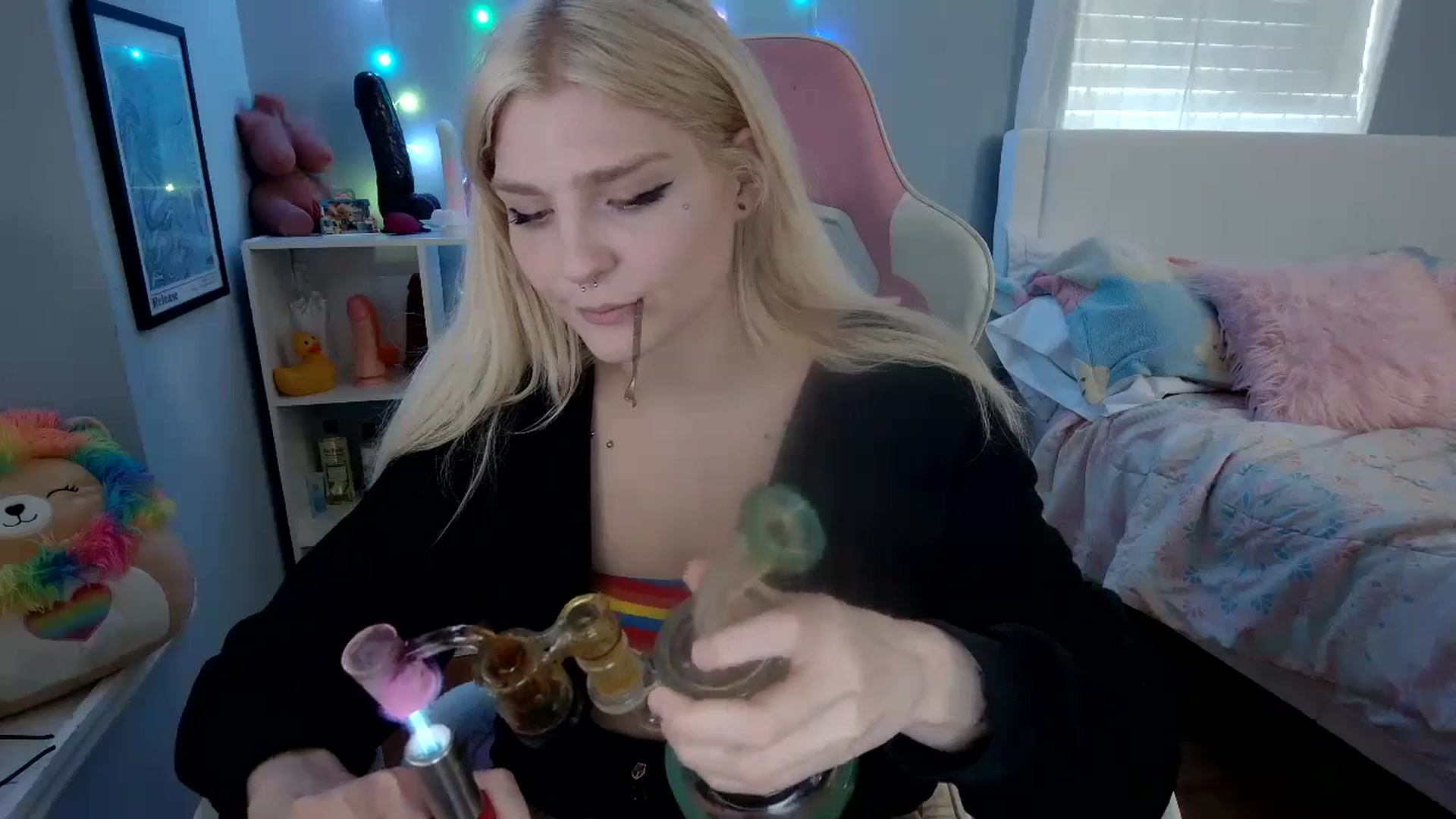 Gallery image thumbnail from DuckChan0's myfreecams stream on, 04/27/2024, 22:27 image 10 of 20