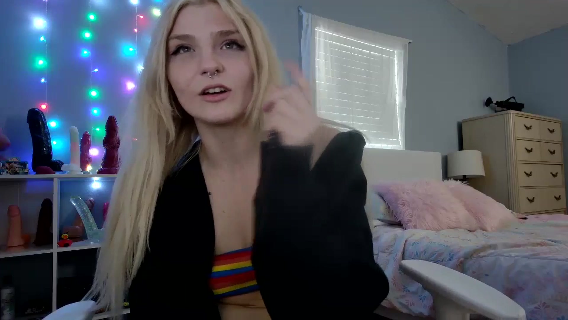 Gallery image thumbnail from DuckChan0's myfreecams stream on, 04/27/2024, 22:27 image 19 of 20