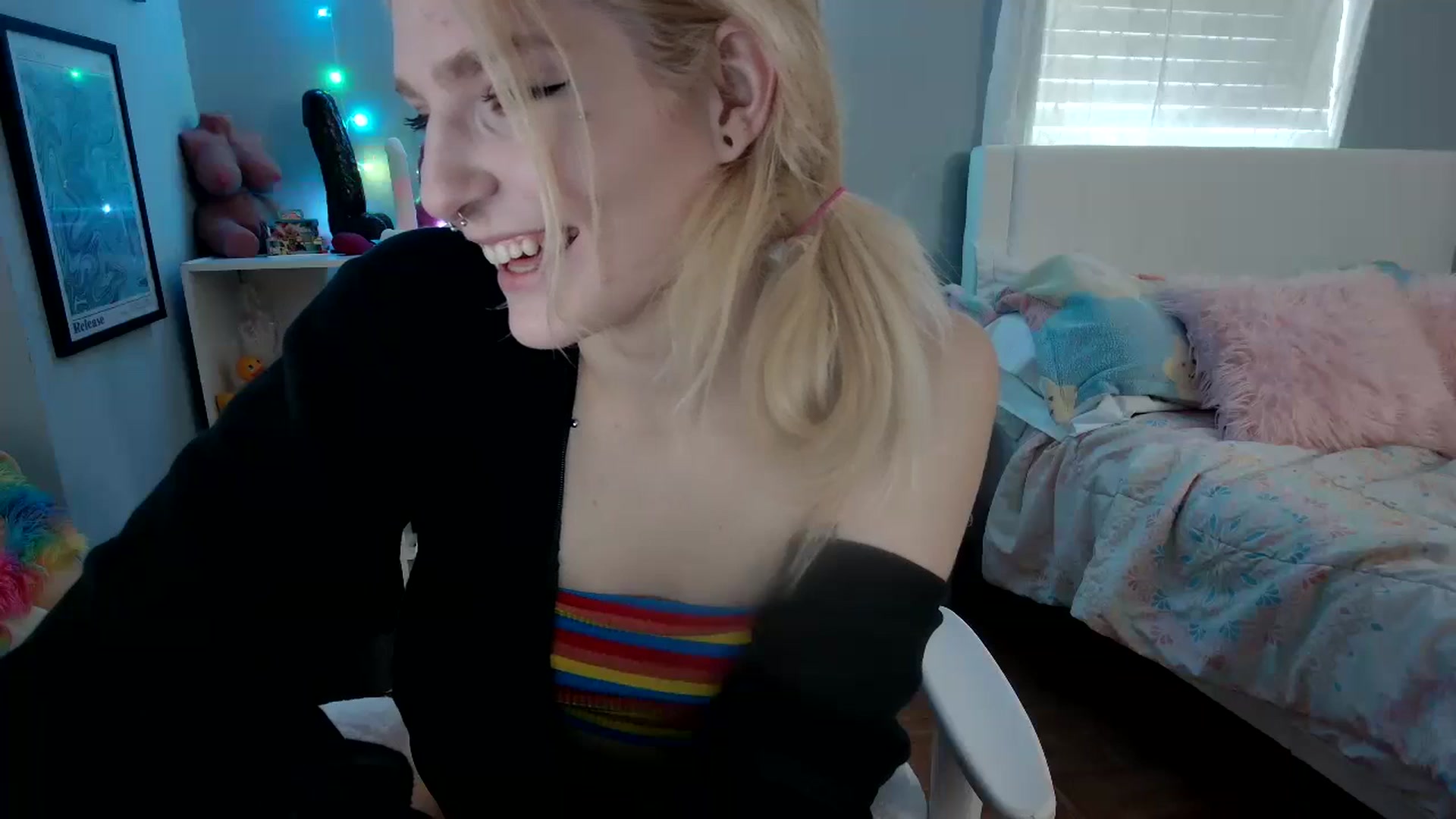 Gallery image thumbnail from DuckChan0's myfreecams stream on, 04/27/2024, 22:27 image 4 of 20