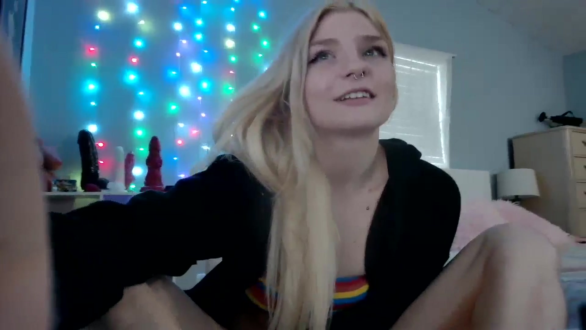 Gallery image thumbnail from DuckChan0's myfreecams stream on, 04/27/2024, 22:27 image 18 of 20