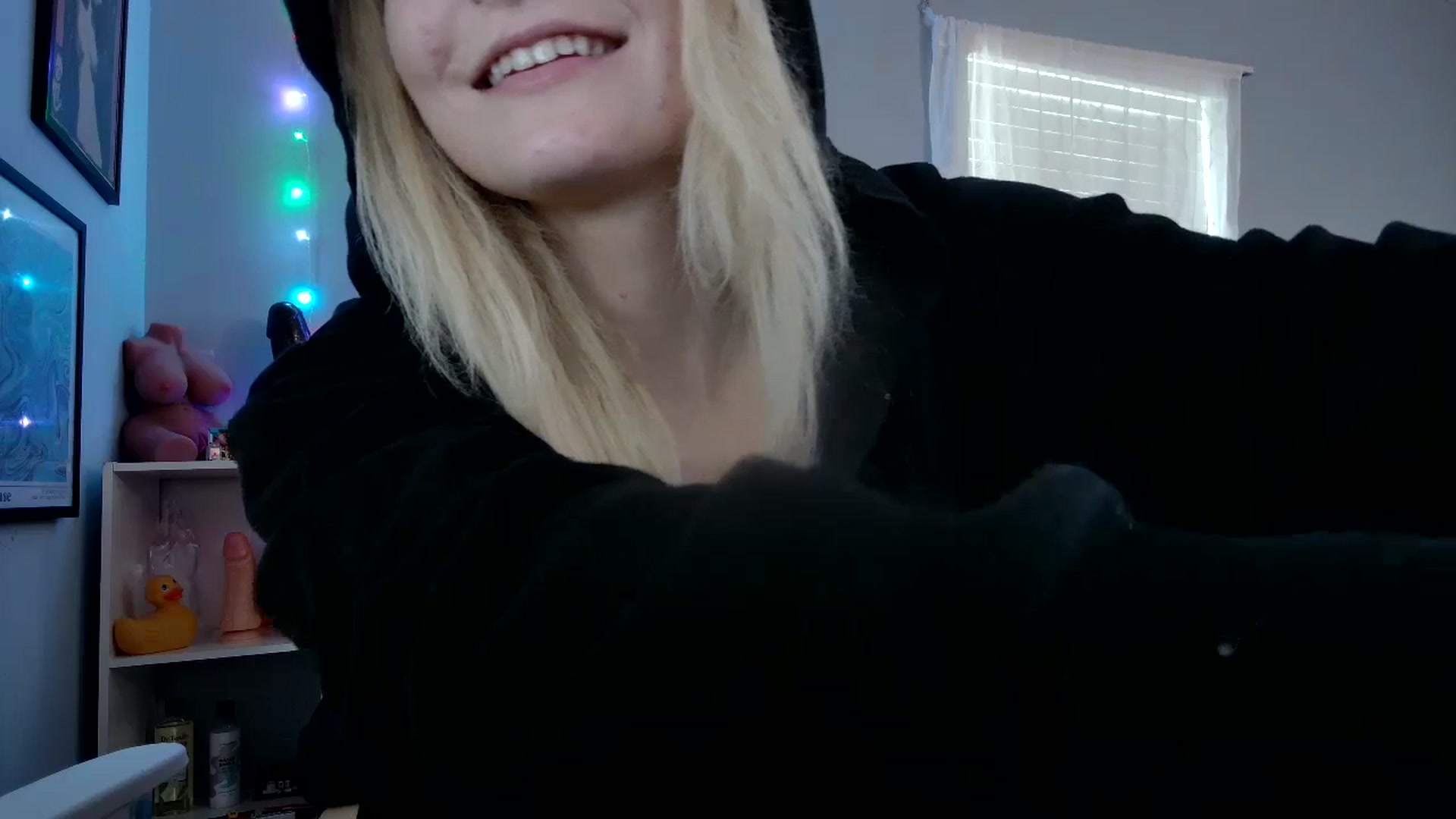 Gallery image thumbnail from DuckChan0's myfreecams stream on, 04/27/2024, 22:27 image 7 of 20