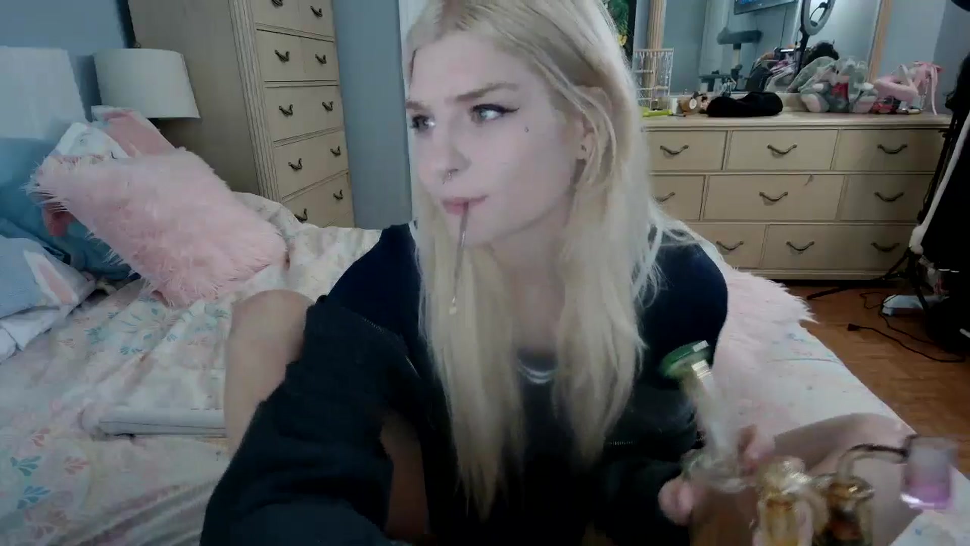 Gallery image thumbnail from DuckChan0's myfreecams stream on, 04/28/2024, 21:39 image 20 of 20