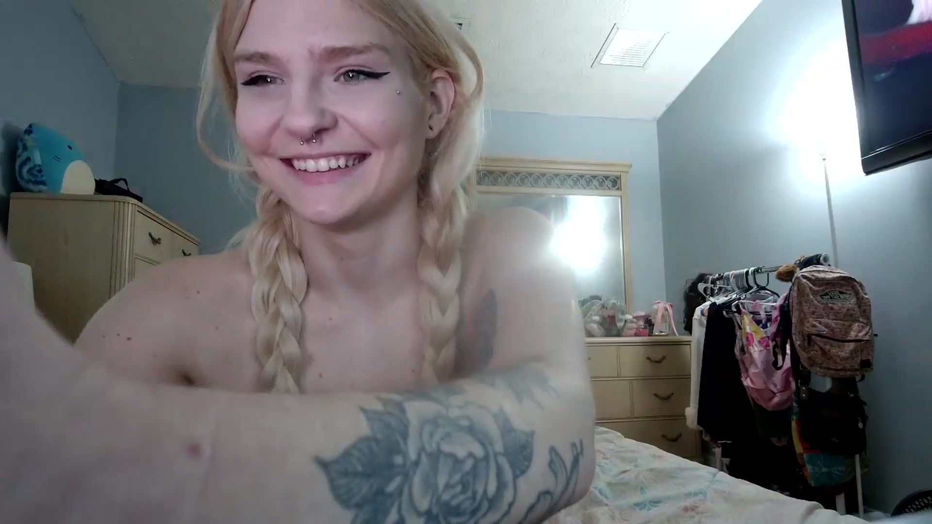 Gallery image thumbnail from DuckChan0's myfreecams stream on, 05/03/2024, 15:11 image 2 of 20