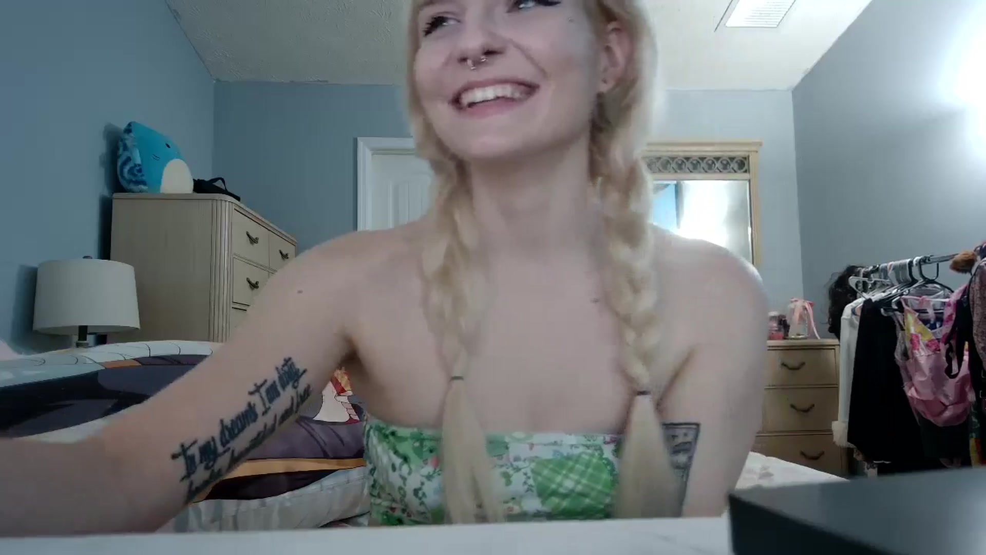 Gallery image thumbnail from DuckChan0's myfreecams stream on, 05/03/2024, 15:11 image 13 of 20