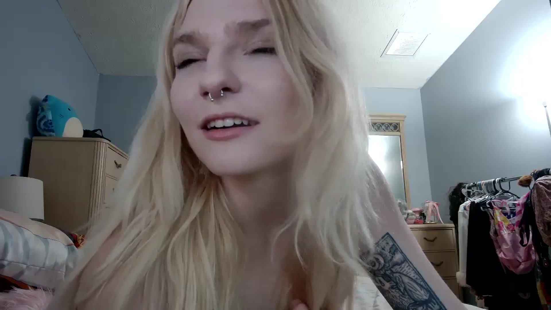 Gallery image thumbnail from DuckChan0's myfreecams stream on, 05/03/2024, 23:59 image 3 of 20