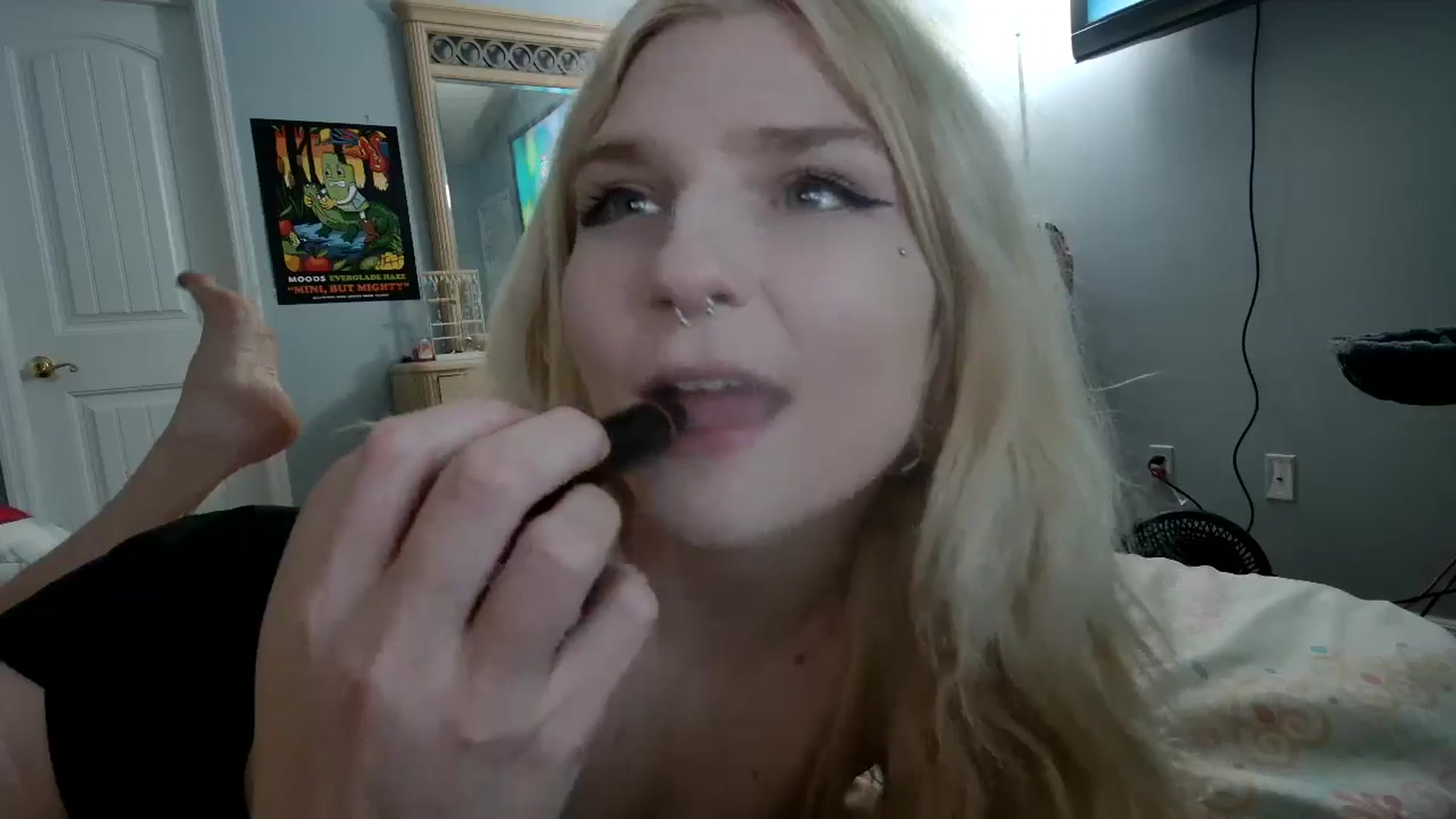 Gallery image thumbnail from DuckChan0's myfreecams stream on, 05/03/2024, 23:59 image 13 of 20