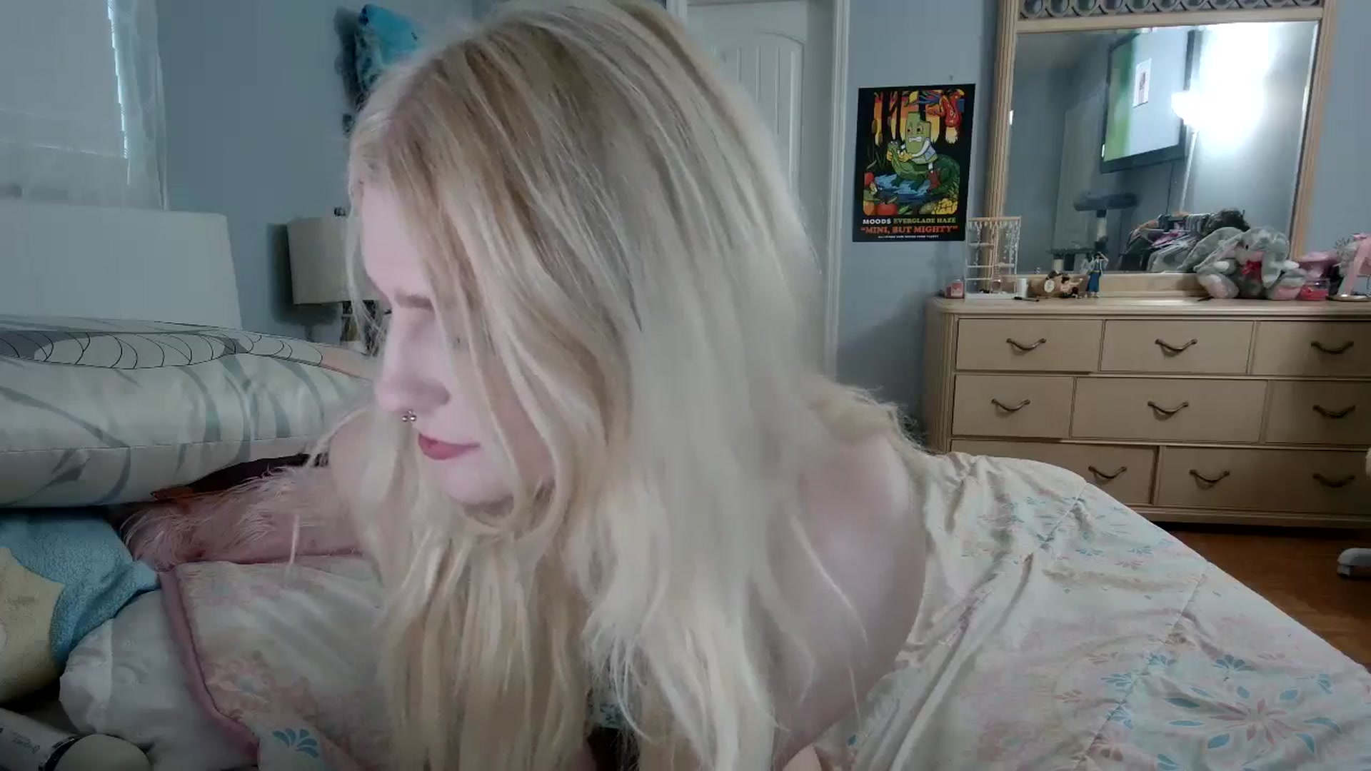 Gallery image thumbnail from DuckChan0's myfreecams stream on, 05/03/2024, 23:59 image 6 of 20