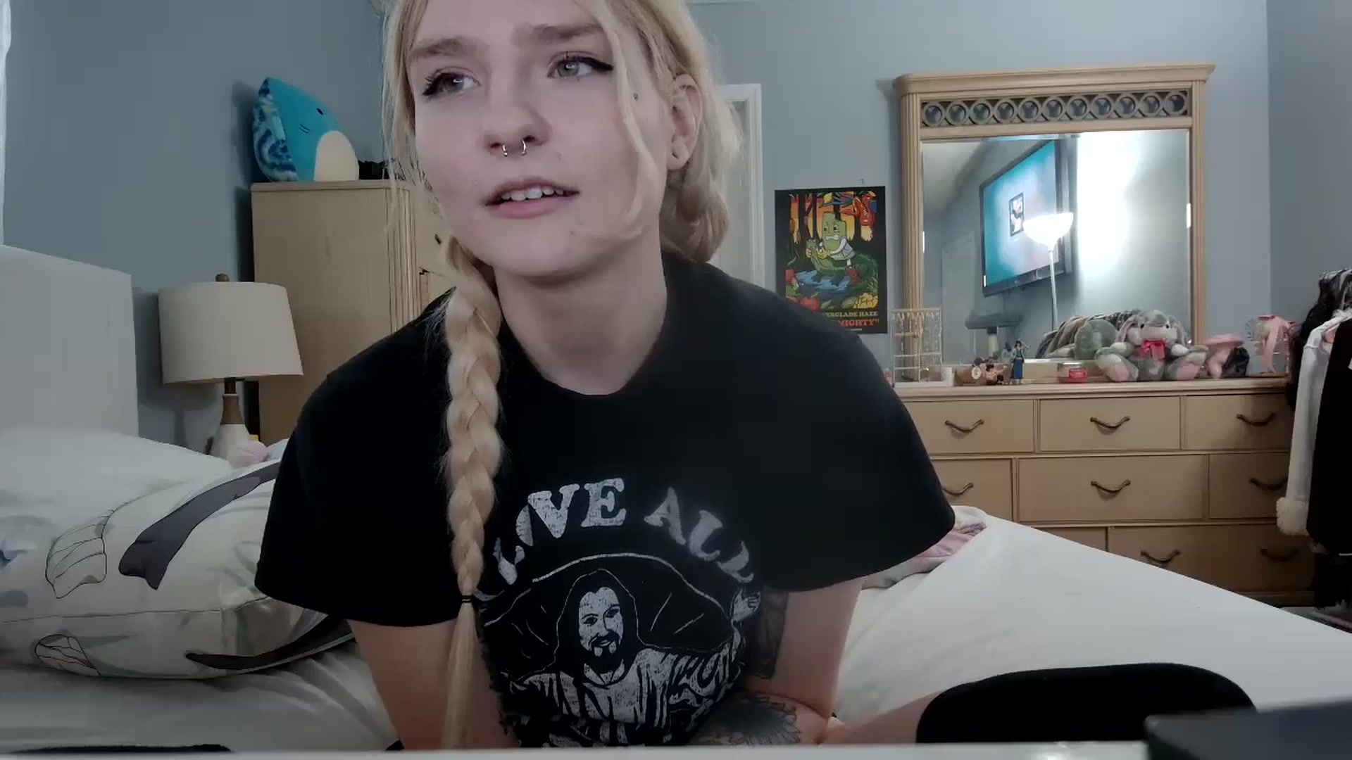 Gallery image thumbnail from DuckChan0's myfreecams stream on, 05/06/2024, 13:36 image 14 of 20