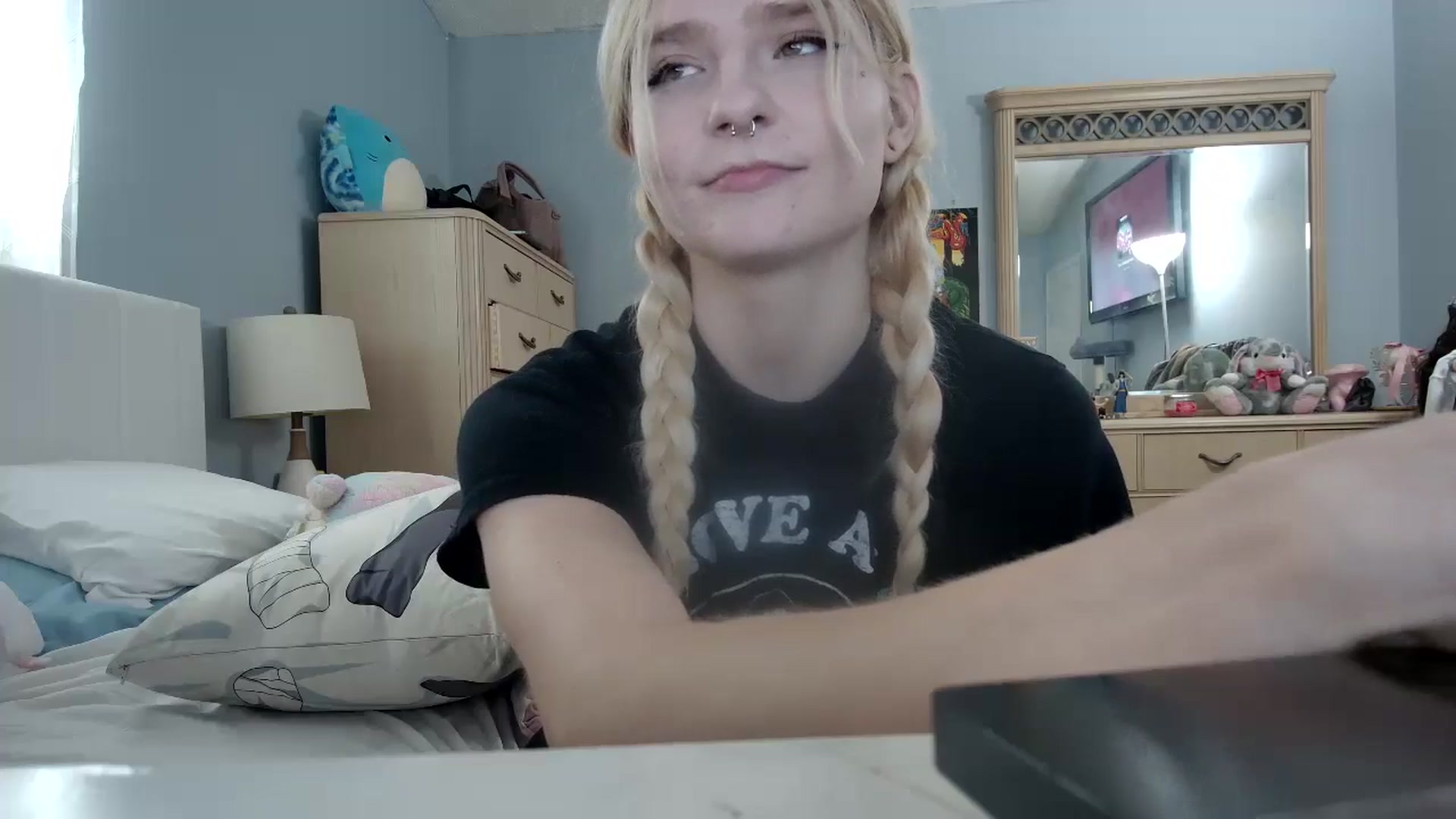 Gallery image thumbnail from DuckChan0's myfreecams stream on, 05/06/2024, 13:36 image 5 of 20