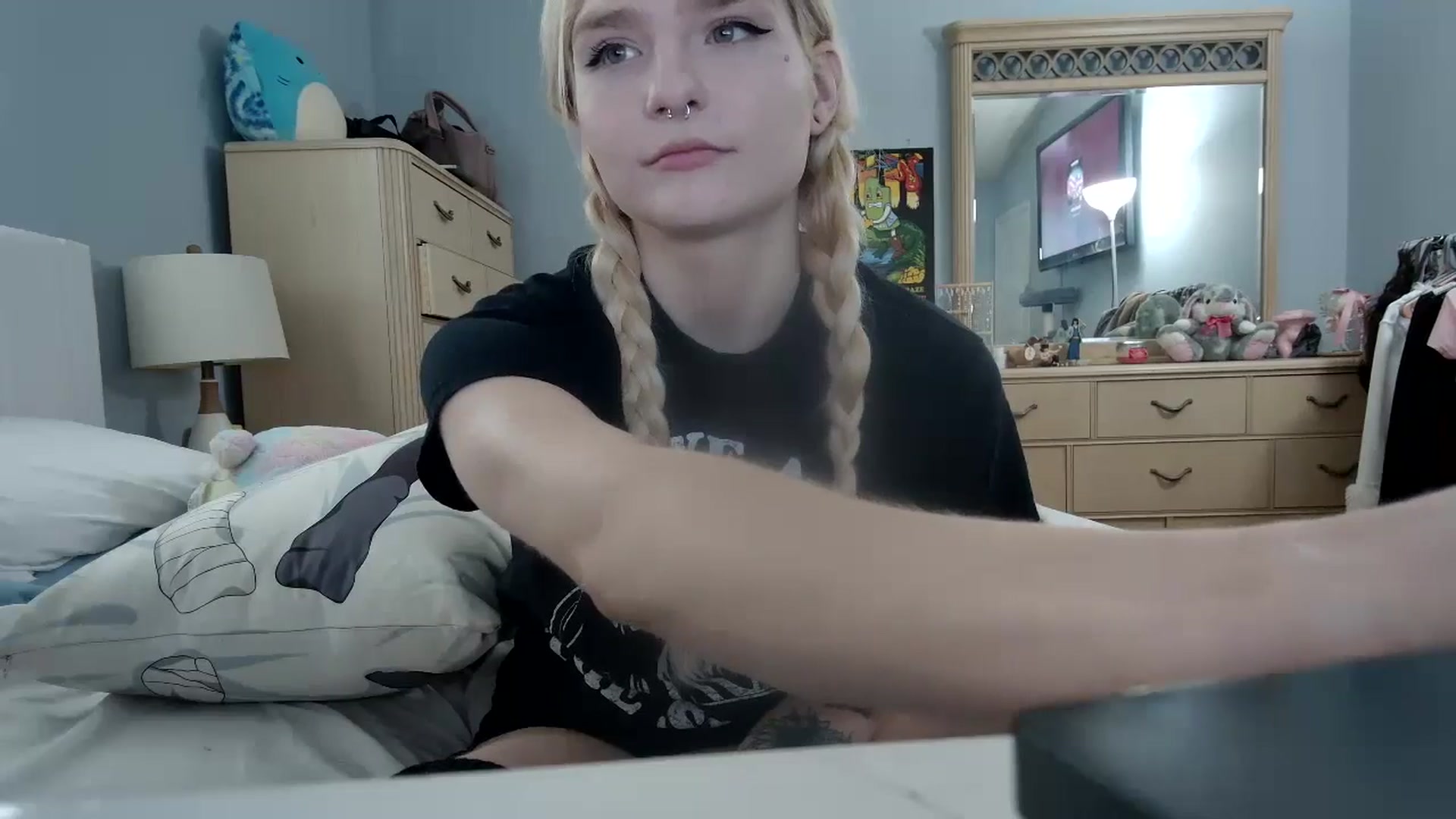 Gallery image thumbnail from DuckChan0's myfreecams stream on, 05/06/2024, 13:36 image 2 of 20