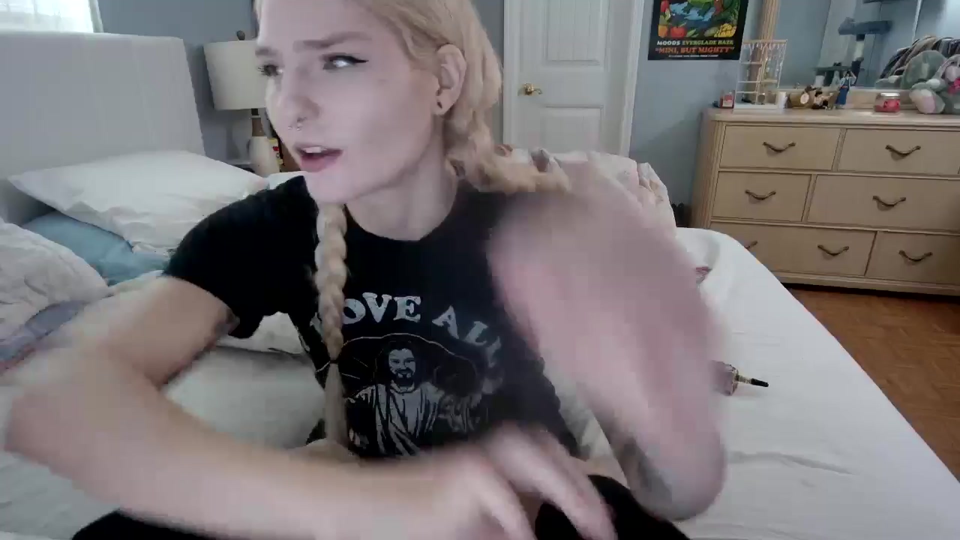 Gallery image thumbnail from DuckChan0's myfreecams stream on, 05/06/2024, 13:36 image 1 of 20