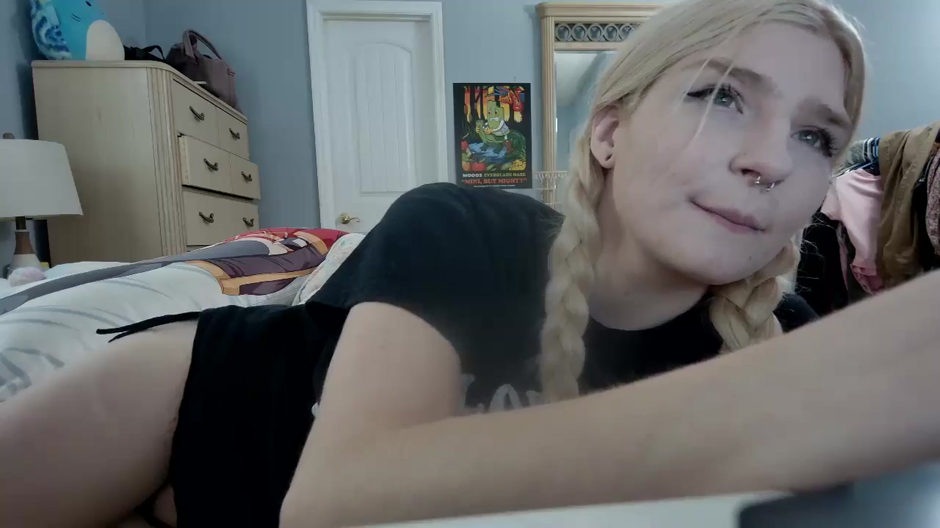Gallery image thumbnail from DuckChan0's myfreecams stream on, 05/06/2024, 13:36 image 8 of 20