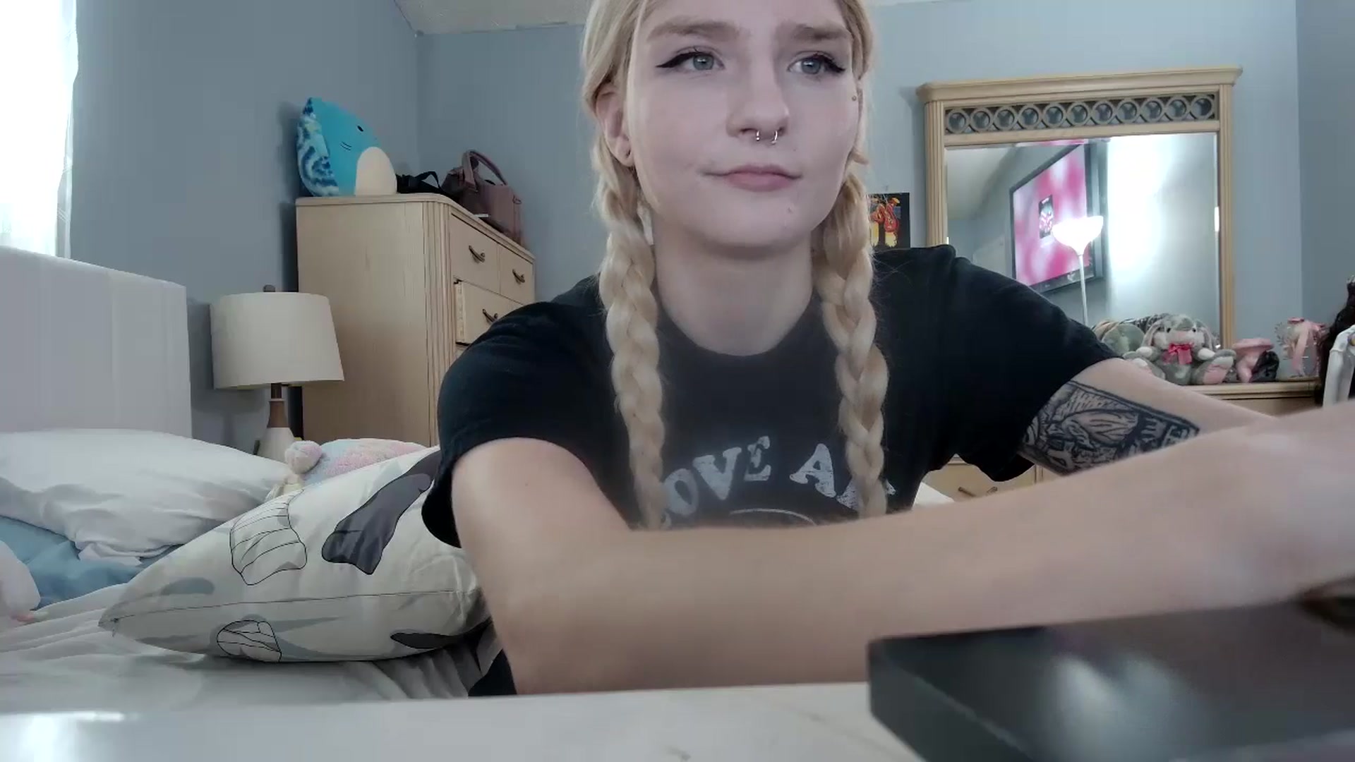 Gallery image thumbnail from DuckChan0's myfreecams stream on, 05/06/2024, 13:36 image 4 of 20