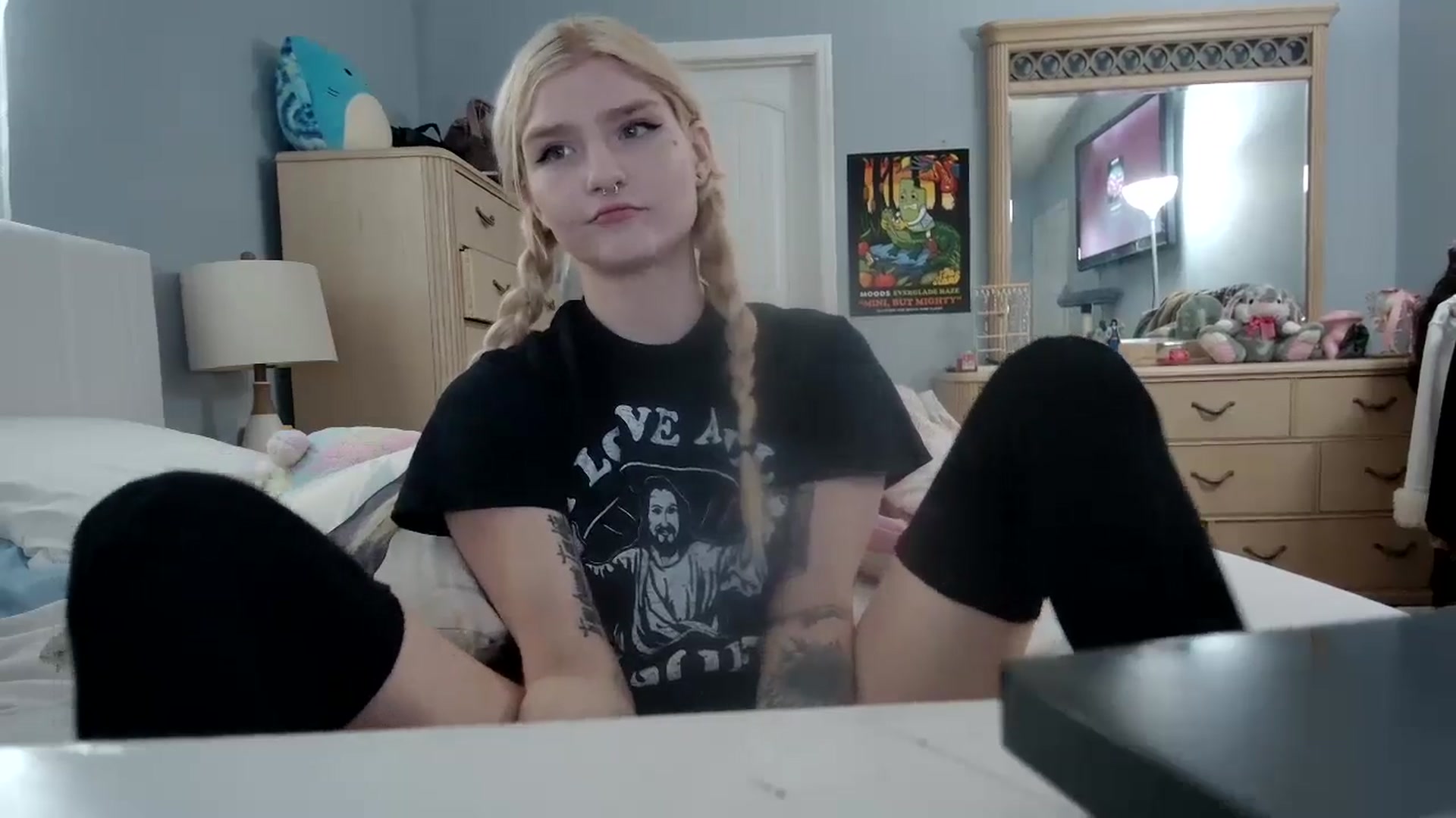 Gallery image thumbnail from DuckChan0's myfreecams stream on, 05/06/2024, 13:36 image 3 of 20