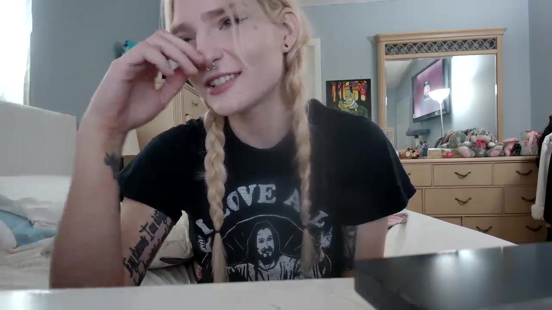 Gallery image thumbnail from DuckChan0's myfreecams stream on, 05/06/2024, 13:36 image 6 of 20