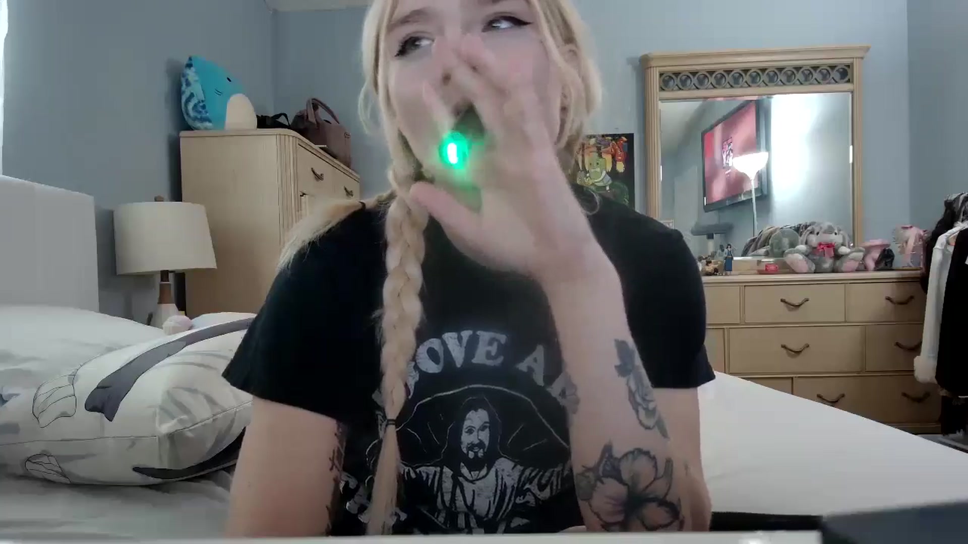 Gallery image thumbnail from DuckChan0's myfreecams stream on, 05/06/2024, 13:36 image 15 of 20