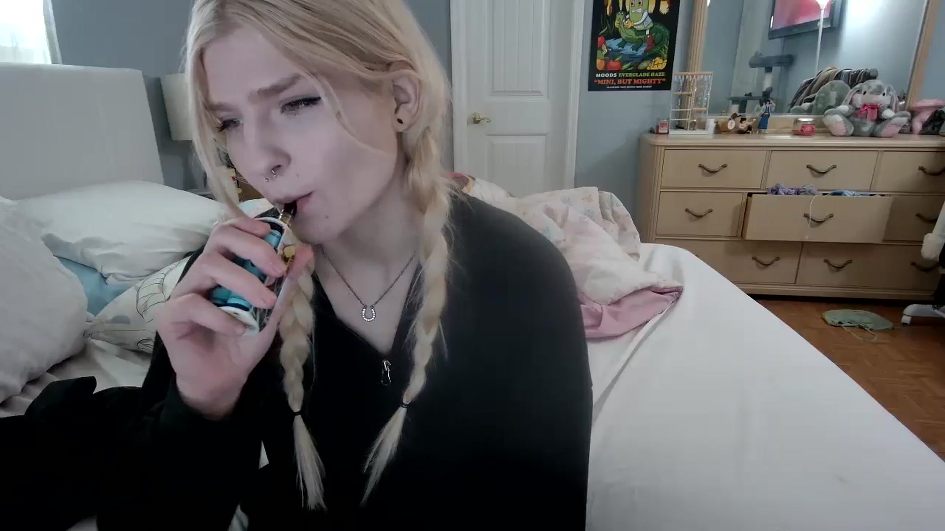 Gallery image thumbnail from DuckChan0's myfreecams stream on, 05/06/2024, 14:10 image 11 of 20