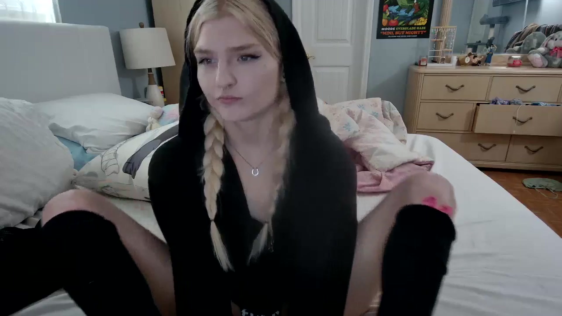 Gallery image thumbnail from DuckChan0's myfreecams stream on, 05/06/2024, 14:10 image 18 of 20